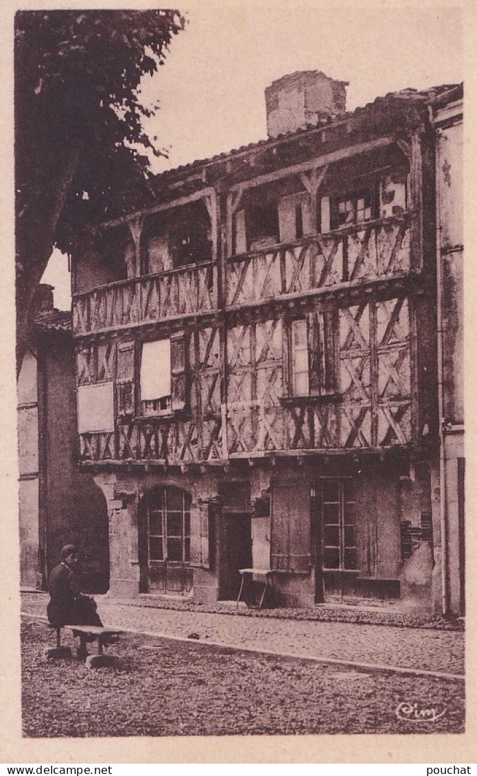 A24-31) MURET - HAUTE GARONNE - VIEILLE MAISON - ANIMEE - HABITANT - EDIT. COMBIER - ( 2 SCANS ) - Muret