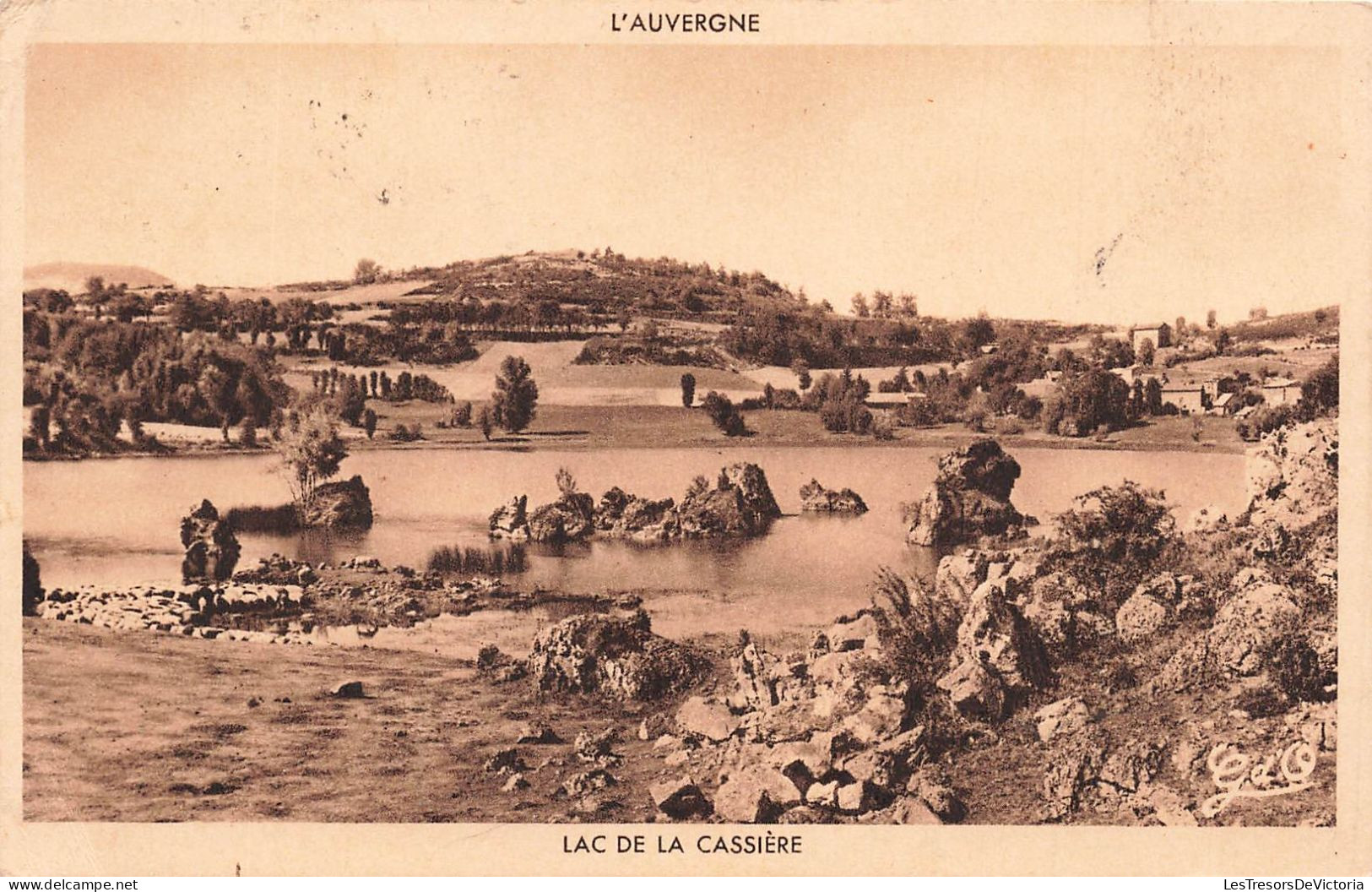 FRANCE - L'Auvergne - Vue Sur Le Lac De La Cassiére - Vue Générale - Rochers - Carte Postale Ancienne - Auvergne Types D'Auvergne