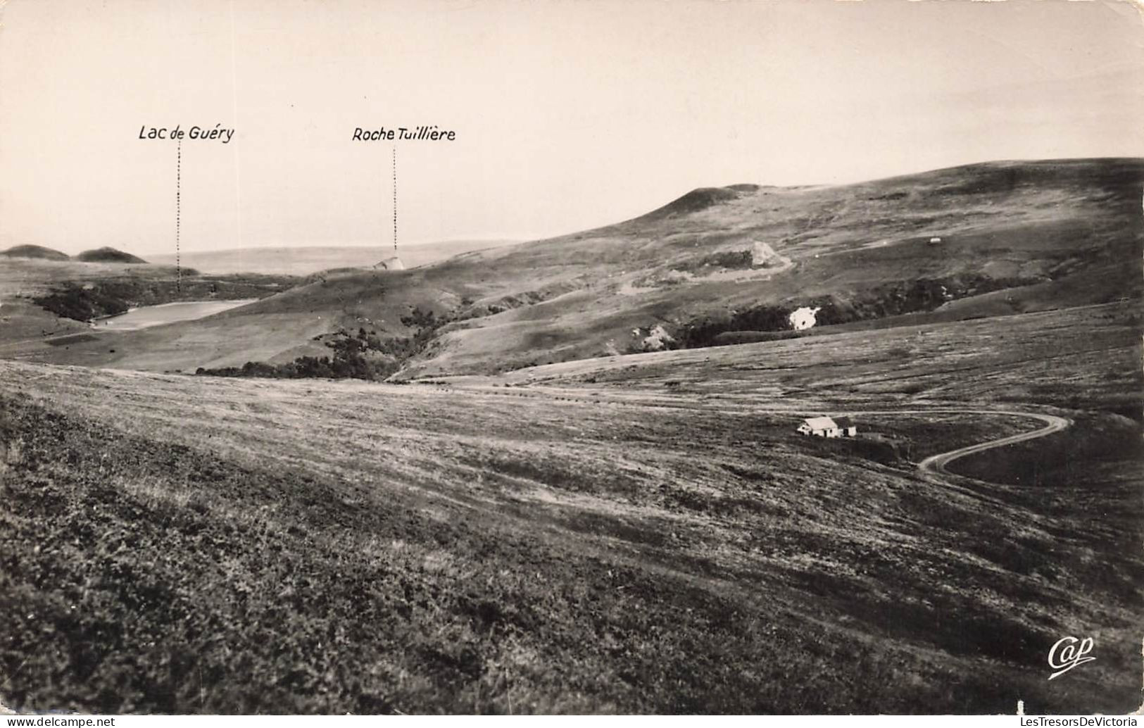 FRANCE - L'Auvergne - Vue Sur La Colline Du Croix Morand (1401 M) - Vu Au Loin Du Lac De Guéry - Carte Postale Ancienne - Andere & Zonder Classificatie