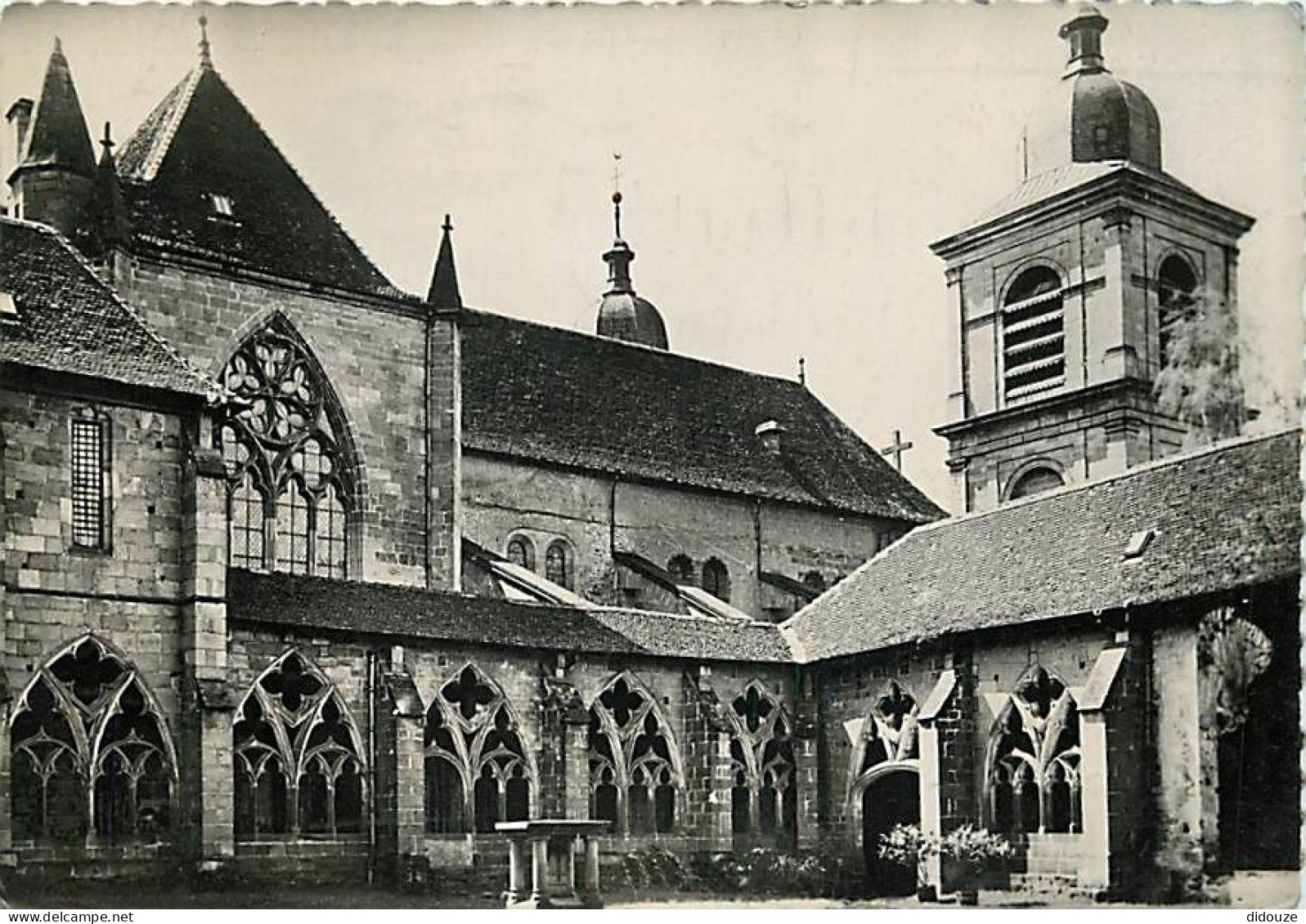 88 - Saint Dié Des Vosges - Le Cloître Gothique Et La Cathédrale - CPSM Grand Format - Voir Timbre - CPM - Voir Scans Re - Saint Die