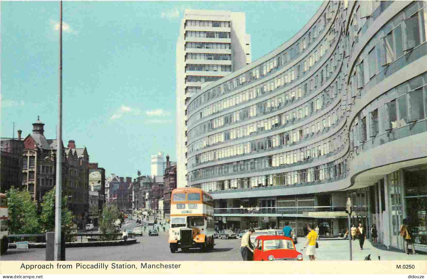 Angleterre - Manchester - Approach From Piccadilly Station - Automobiles - Bus - Lancashire - England - Royaume Uni - UK - Manchester