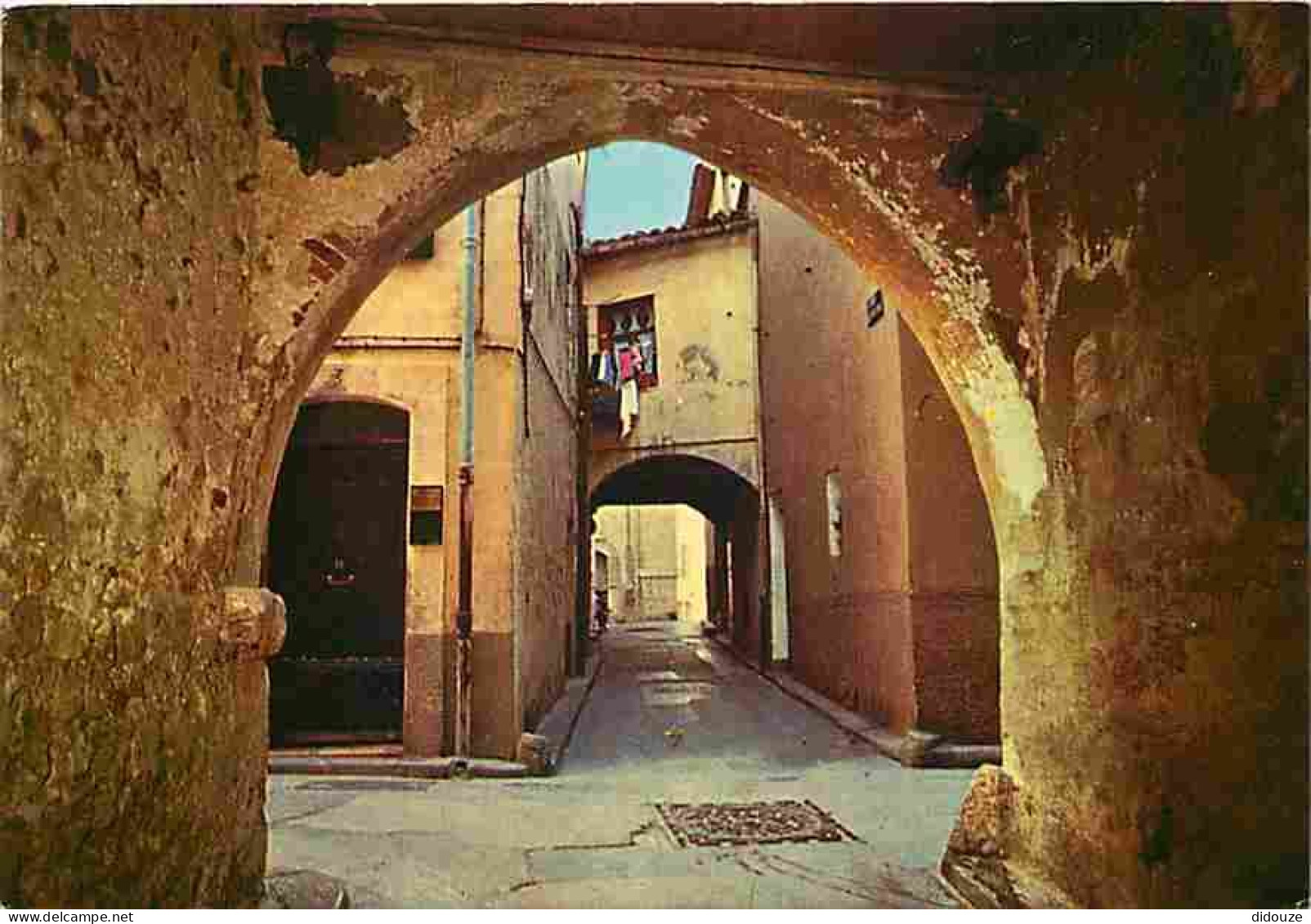 06 - Antibes - Vieille Ville - Antibes Et Ses Ruelles Pittoresques - CPM - Voir Scans Recto-Verso - Antibes - Oude Stad