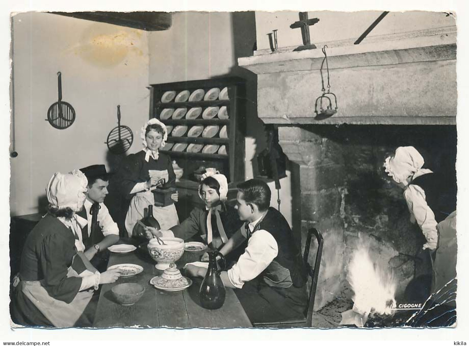 CPSM Dentelée 10.5 X 15 Folklore Franc-Comtois Les Gaudes, Spécialité Au Repas Du Soir Cheminée Vaisselier - Franche-Comté