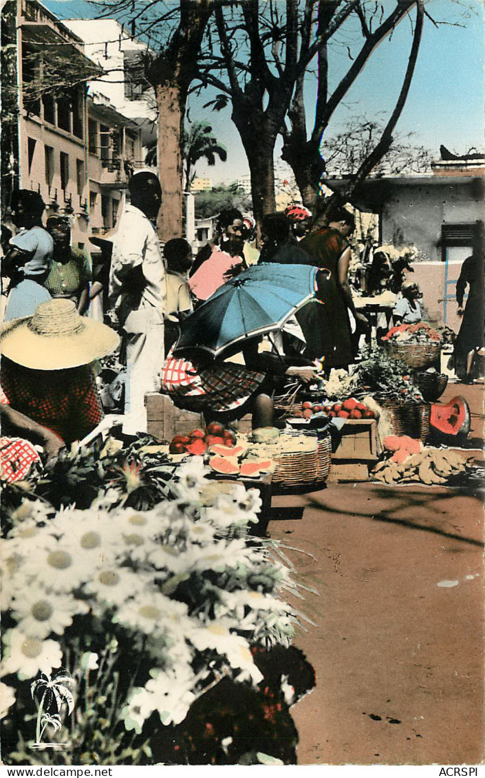 MARTINIQUE FORT DE FRANCE Marché Aux Fruits Et Aux Fleurs Carte Dentelée (scan Recto-verso) KEVREN0223 - Fort De France