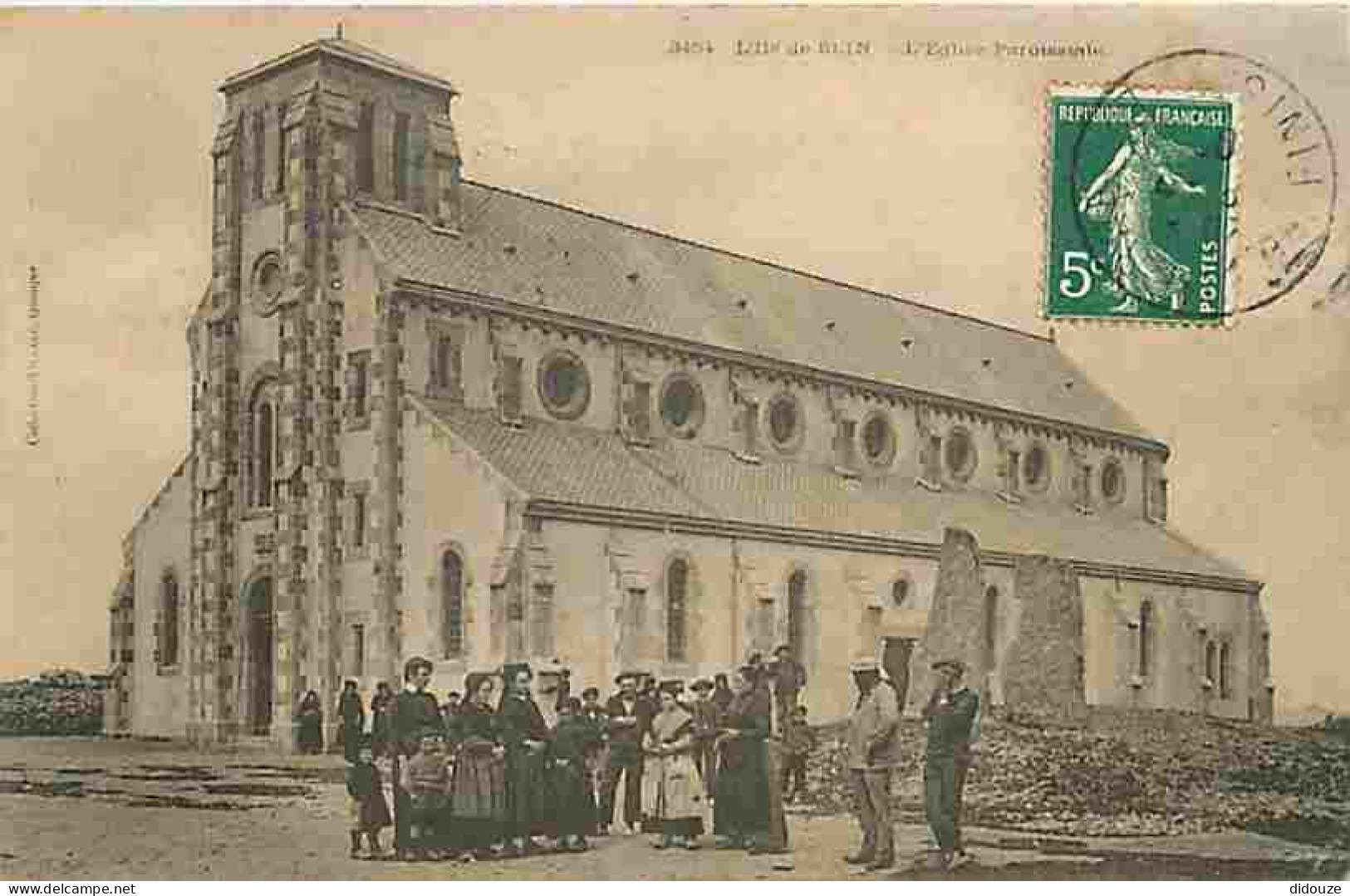 29 - Ile De Sein - L'Eglise Paroissiale - Animée - Oblitération Ronde De 1908 - CPA - Voir Scans Recto-Verso - Ile De Sein