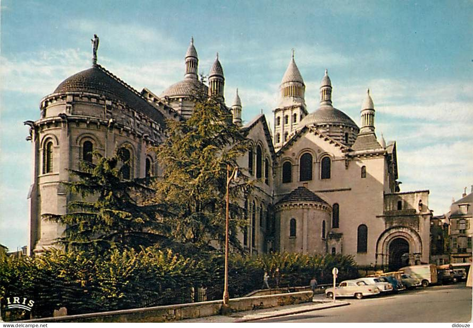 Automobiles - Périgueux - La Basilique Saint-Front - CPM - Carte Neuve - Voir Scans Recto-Verso - PKW