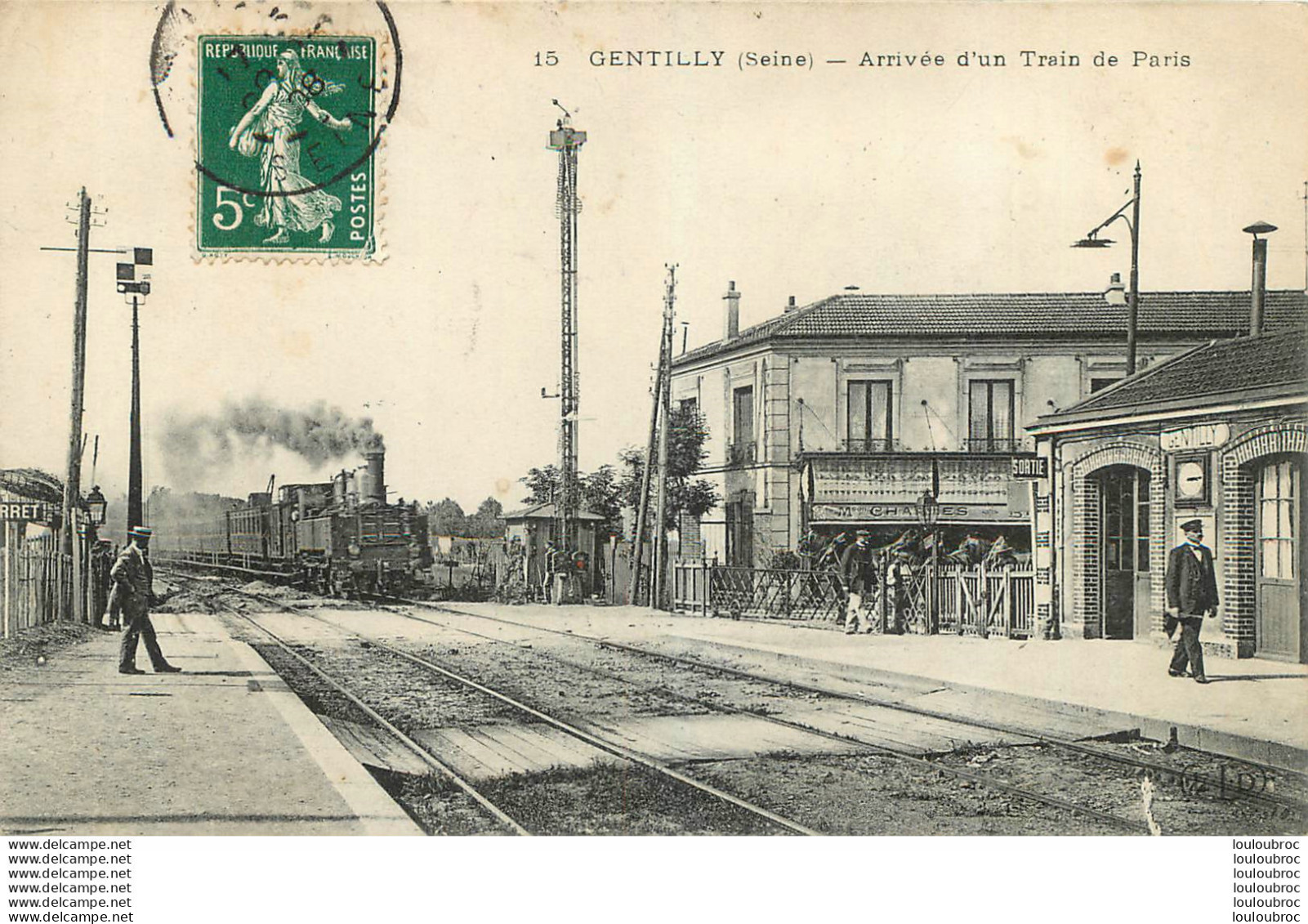 GENTILLY ARRIVEE D'UN TRAIN DE PARIS - Gentilly