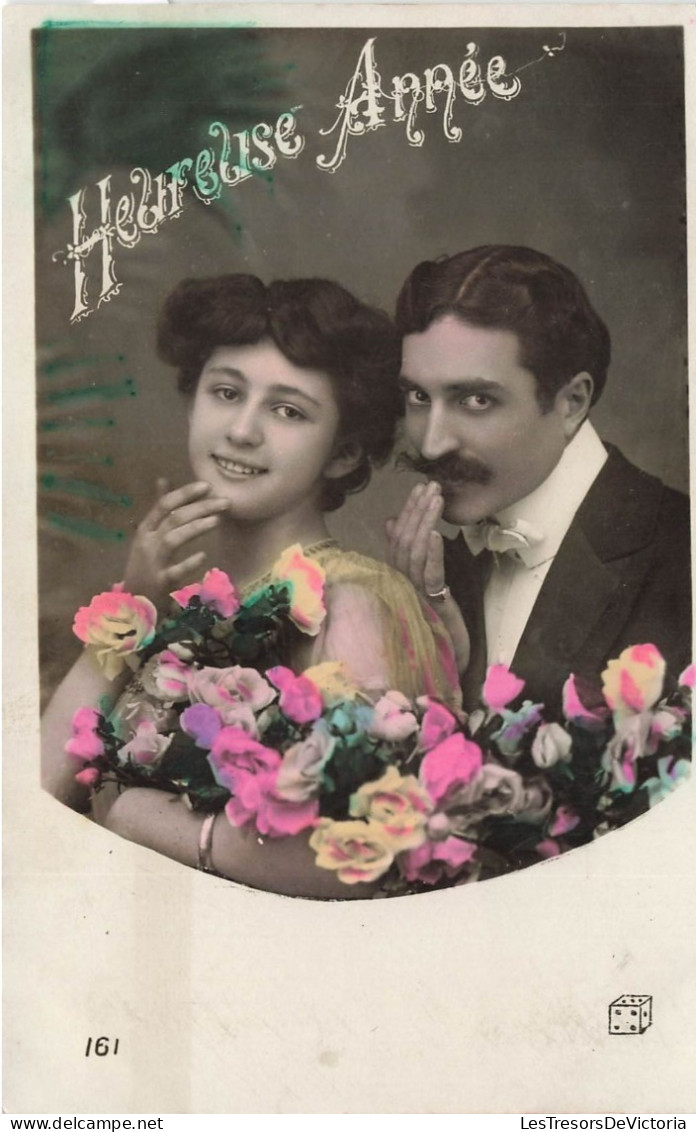 FETES ET VOEUX - Nouvel An - Un Couple Tenant Un Bouquet De Fleur - Colorisé - Carte Postale Ancienne - Neujahr