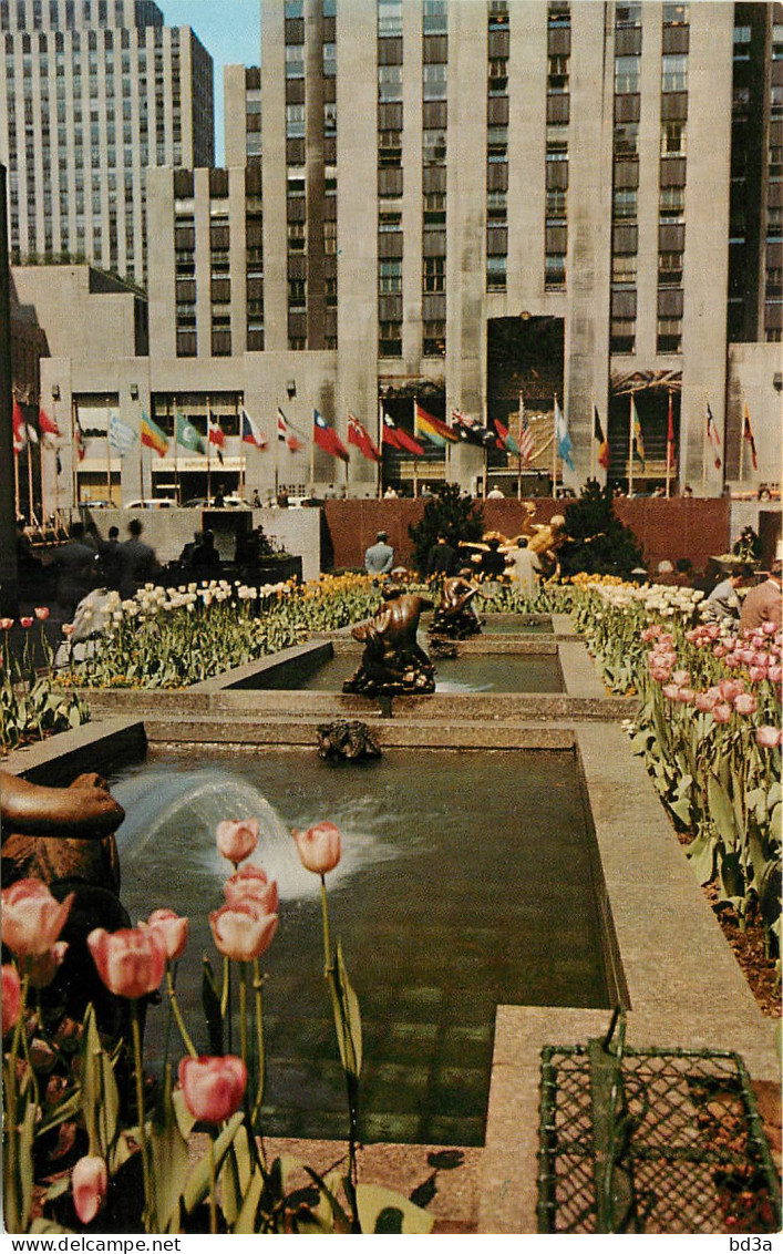 ETATS UNIS USA NEW YORK THE CHANNEL GARDENS ROCKEFELLER CENTER - Empire State Building