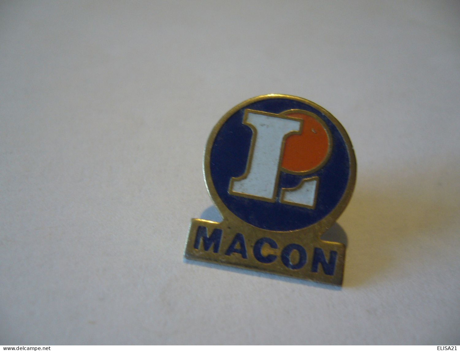 PIN'S PINS PIN PIN’s ピンバッジ  LECLERC MACON 71 SAONE ET LOIRE - Alimentation
