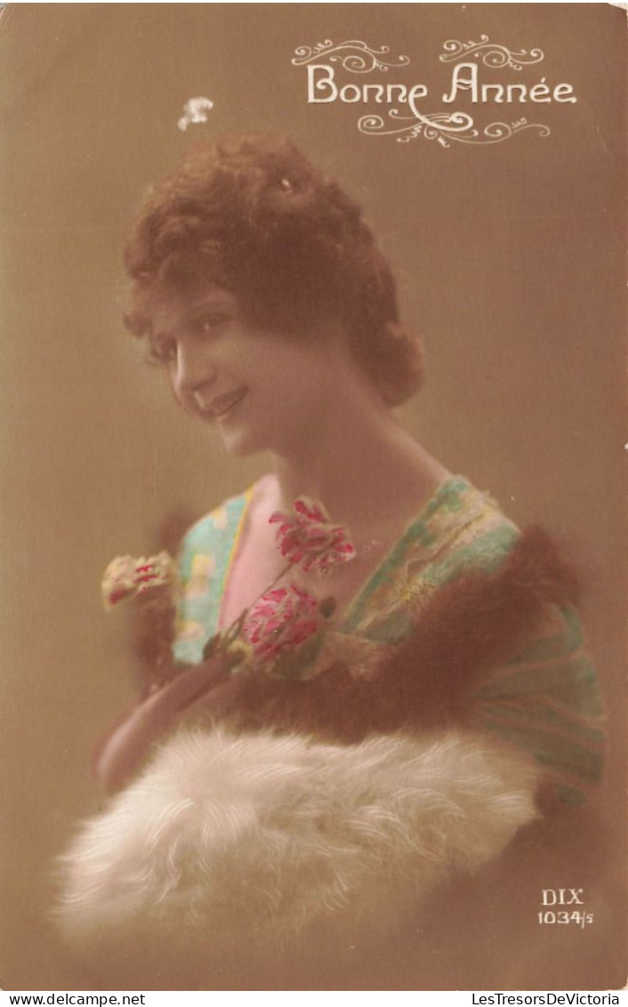 FETES ET VOEUX - Nouvel An - Une Femme Tenant Des Fleurs - Colorisé - Carte Postale Ancienne - Nouvel An