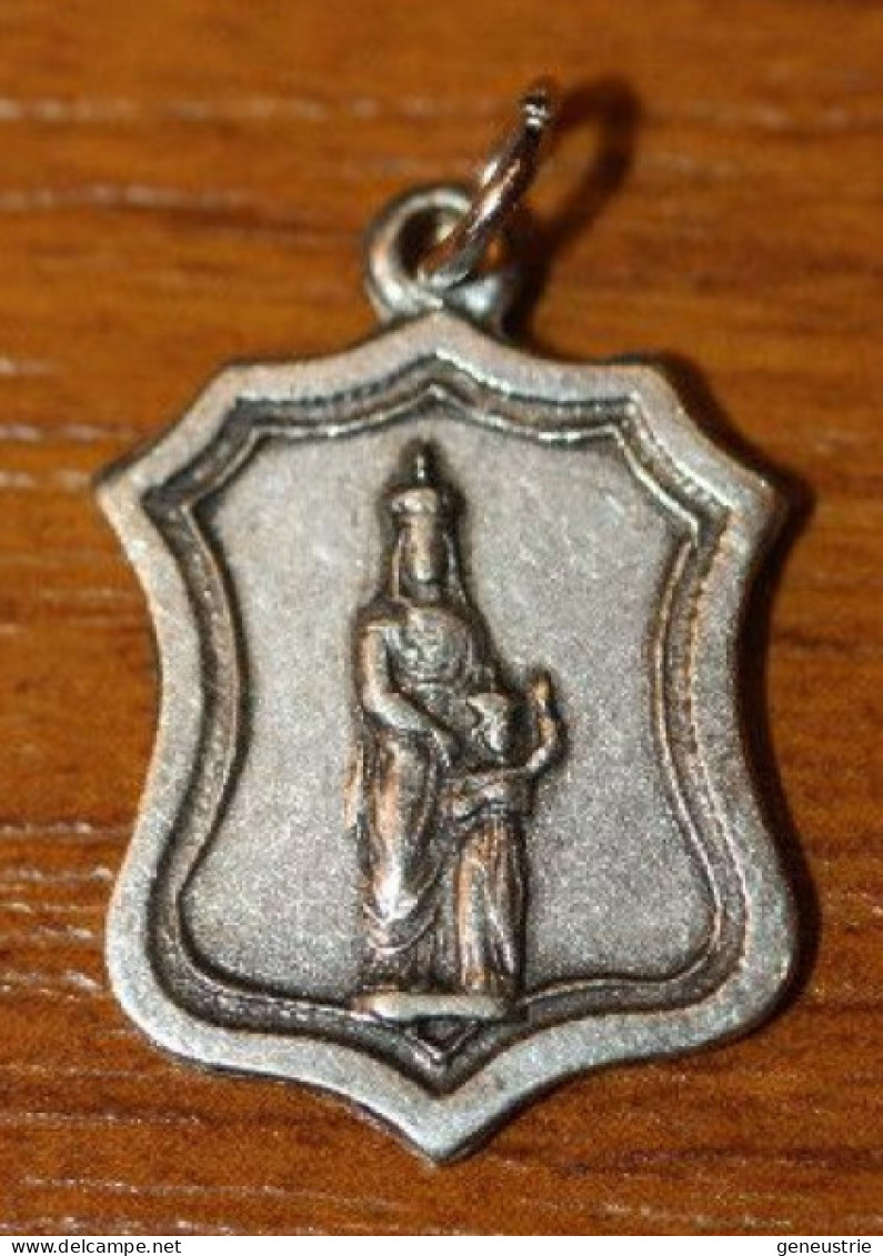 Pendentif Médaille Religieuse Argenté "Souvenir De Sainte Anne D'Auray" Bretagne - Religious Medal - Religión & Esoterismo