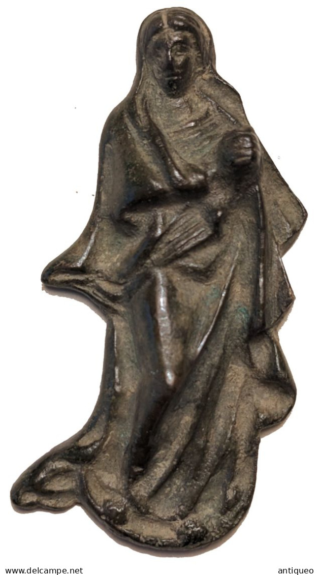 Petite Vierge En Bronze Du XVIIIe Siècle - Bronzes