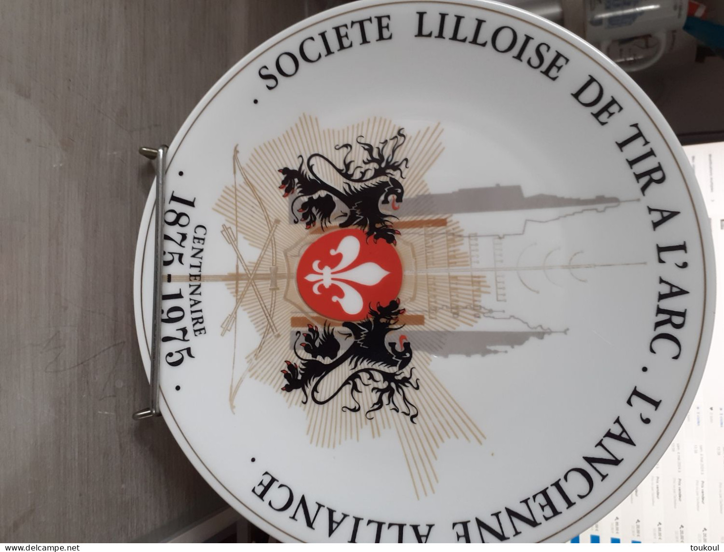 Très Ancienne Assiette Du Centenaire De La Société LILLOISE DE TIR A L'ARC - Boogschieten