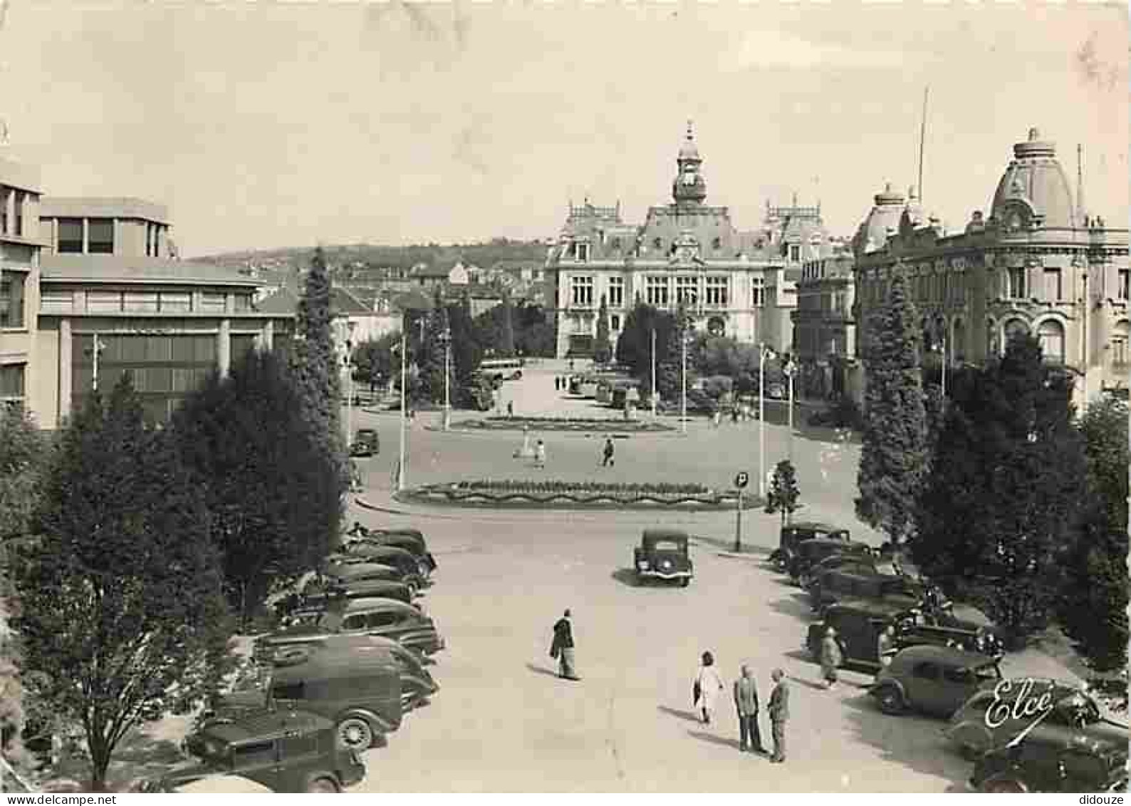 Automobiles - Vichy - Place De L'Hotel De Ville - La Poste Et L'Hotel De Ville - CPM - Voir Scans Recto-Verso - PKW