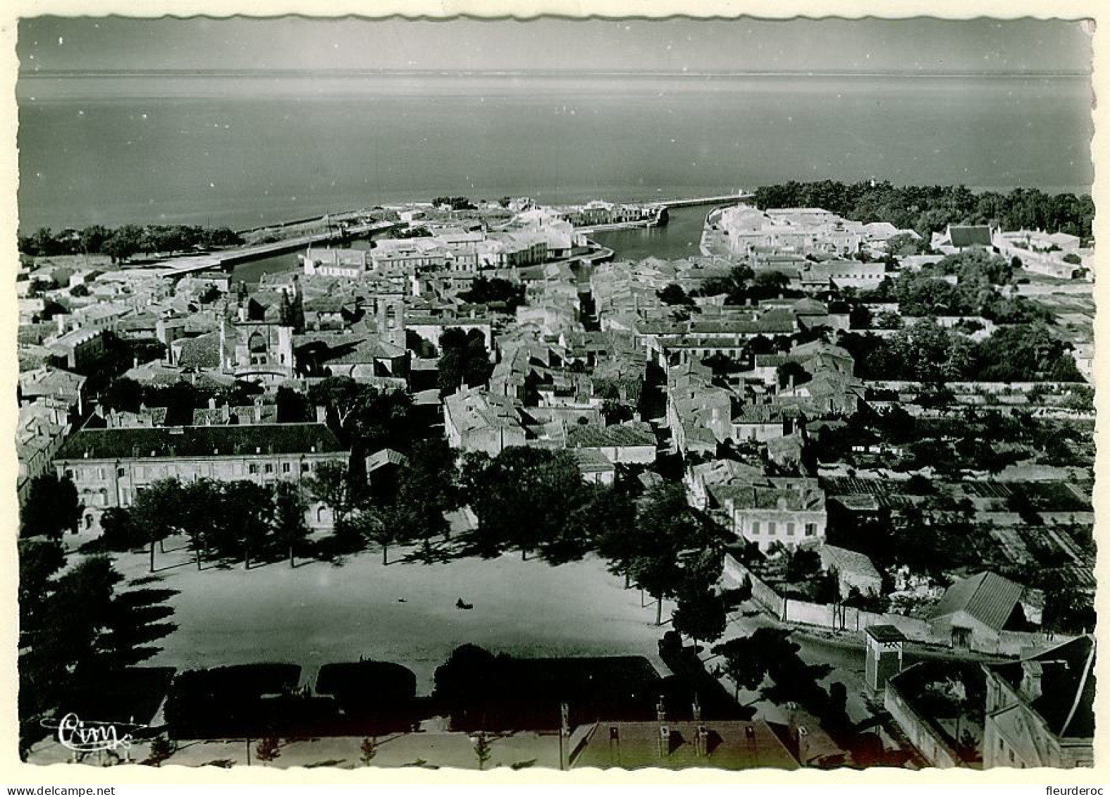 17 - CM52891CPM - SAINT MARTIN DE RE - Vue Aérienne - Le Port - Place De La République - Très Bon état - CHARENTE-MARITI - Saint-Martin-de-Ré