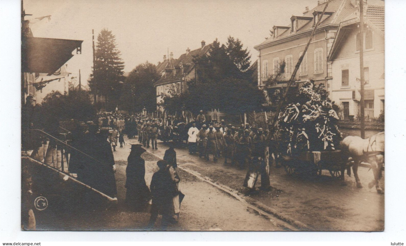 Delle Carte Photo Cortège Rue Saint-Nicolas Procession Mort Aviateurs Raoul Chesneau Et Henri Boitel Montbeliard Belfort - Delle