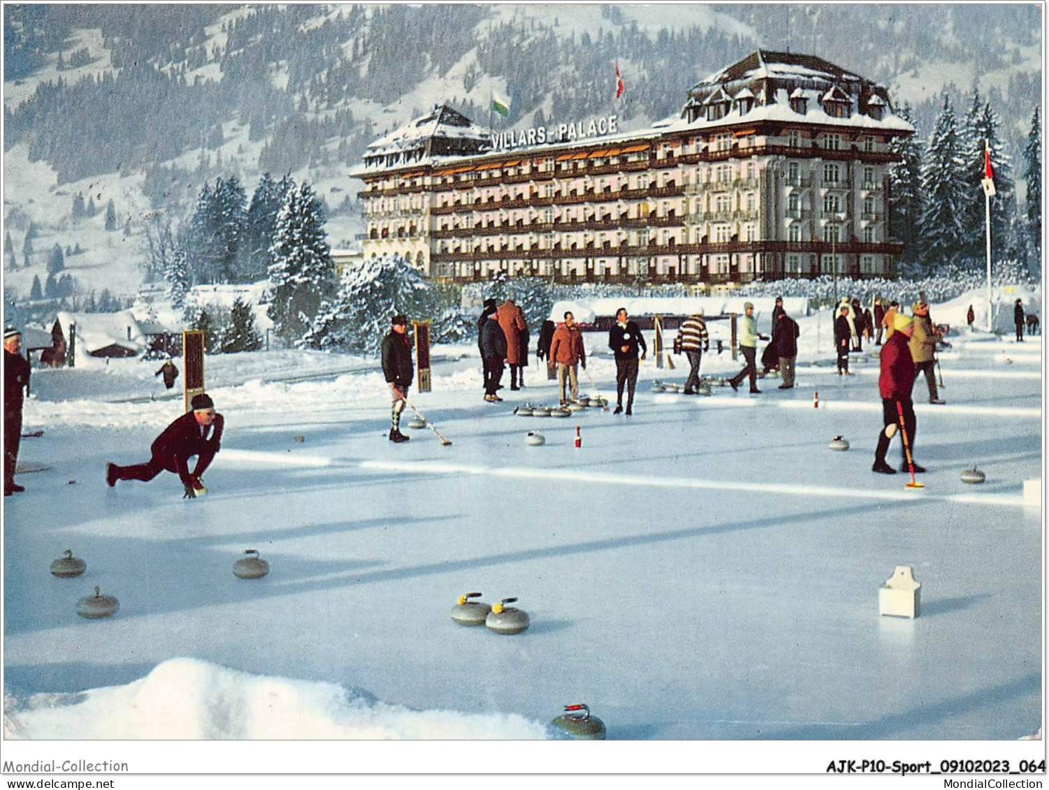 AJKP10-0989 - SPORT - VILLARS S/OLLON - LE VILLARS-PALACE ET SA PLACE DE CURLING  - Alpinisme