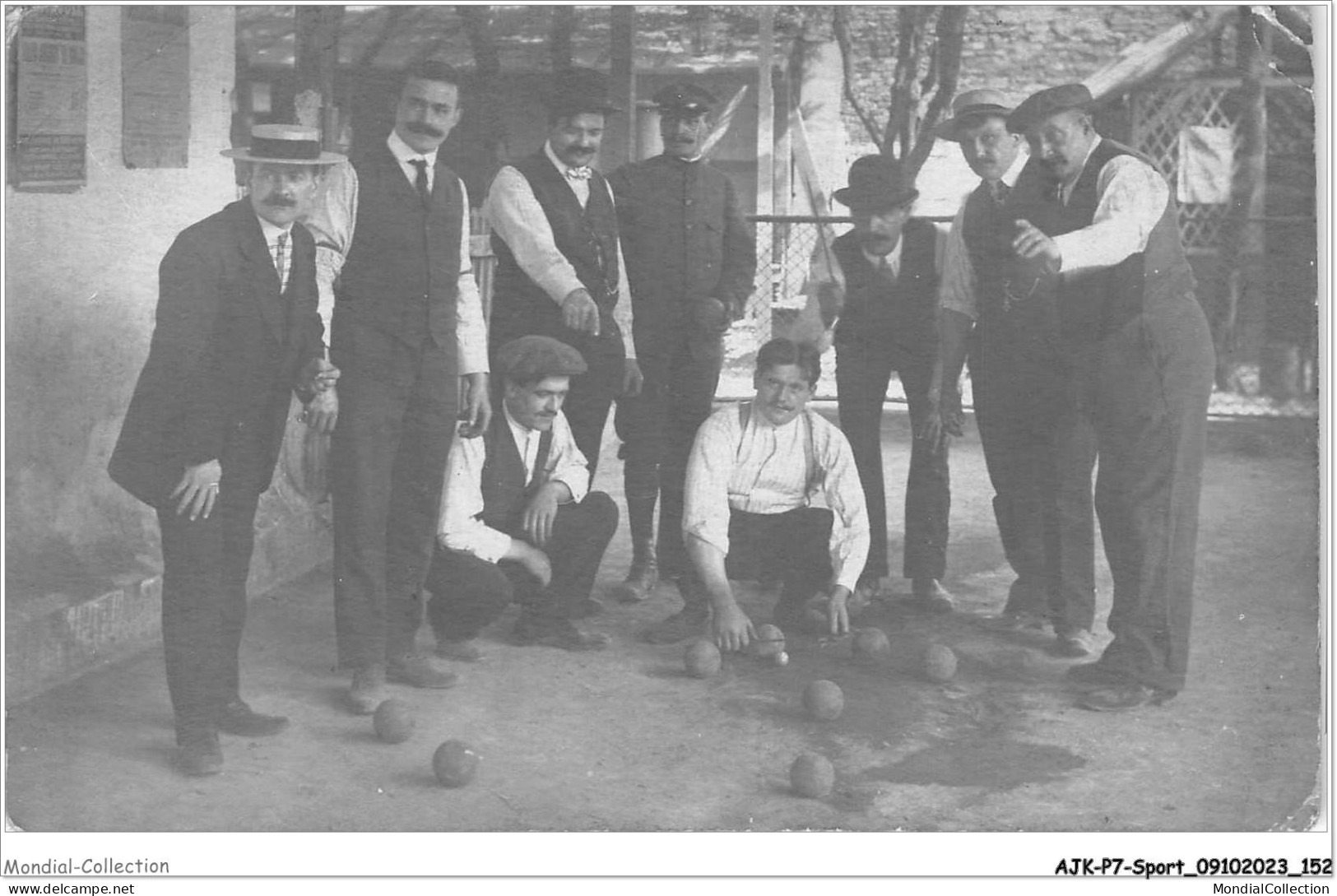 AJKP7-0727 - SPORT - PETANQUE LES BOULES UNE PARTIE CARTE PHOTO - Pétanque