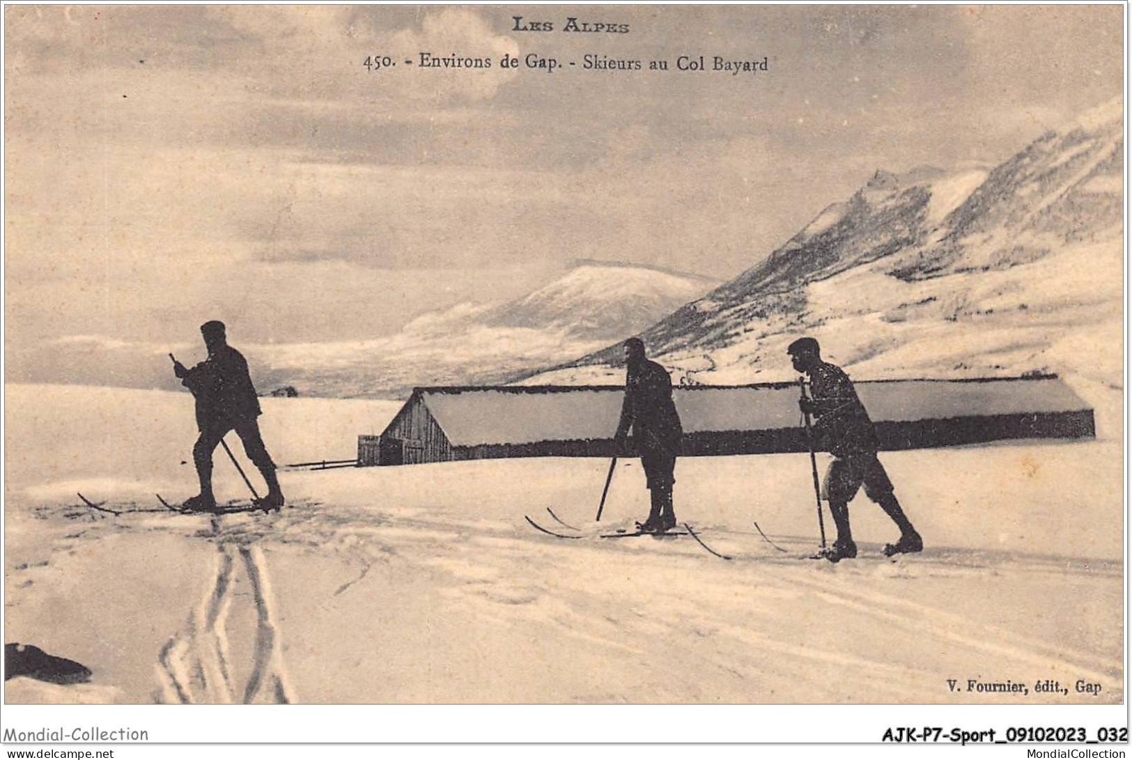 AJKP7-0667 - SPORT - ENVIRONS DE GAP - SKIEURS AU COL BAYARD  - Alpinisme