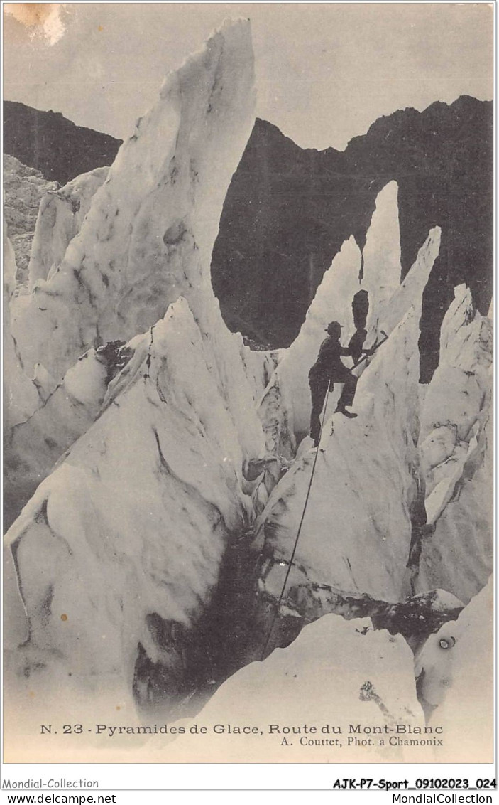 AJKP7-0663 - SPORT - PYRAMIDES DE GLACE - ROUTE DU MONT-BLANC ALPINISME CHAMONIX - Alpinismus, Bergsteigen
