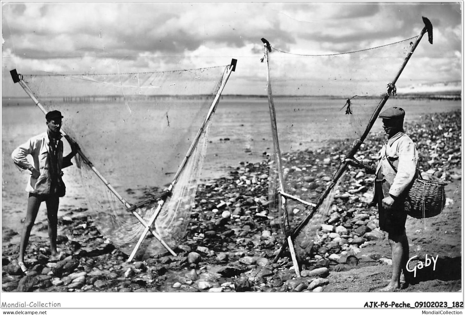 AJKP6-0626 - PECHE - LA GRIERE-PLAGE - LA TRANCHE-SUR-MER - VENDEE - PECHEURS DE CREVETTES  - Pesca