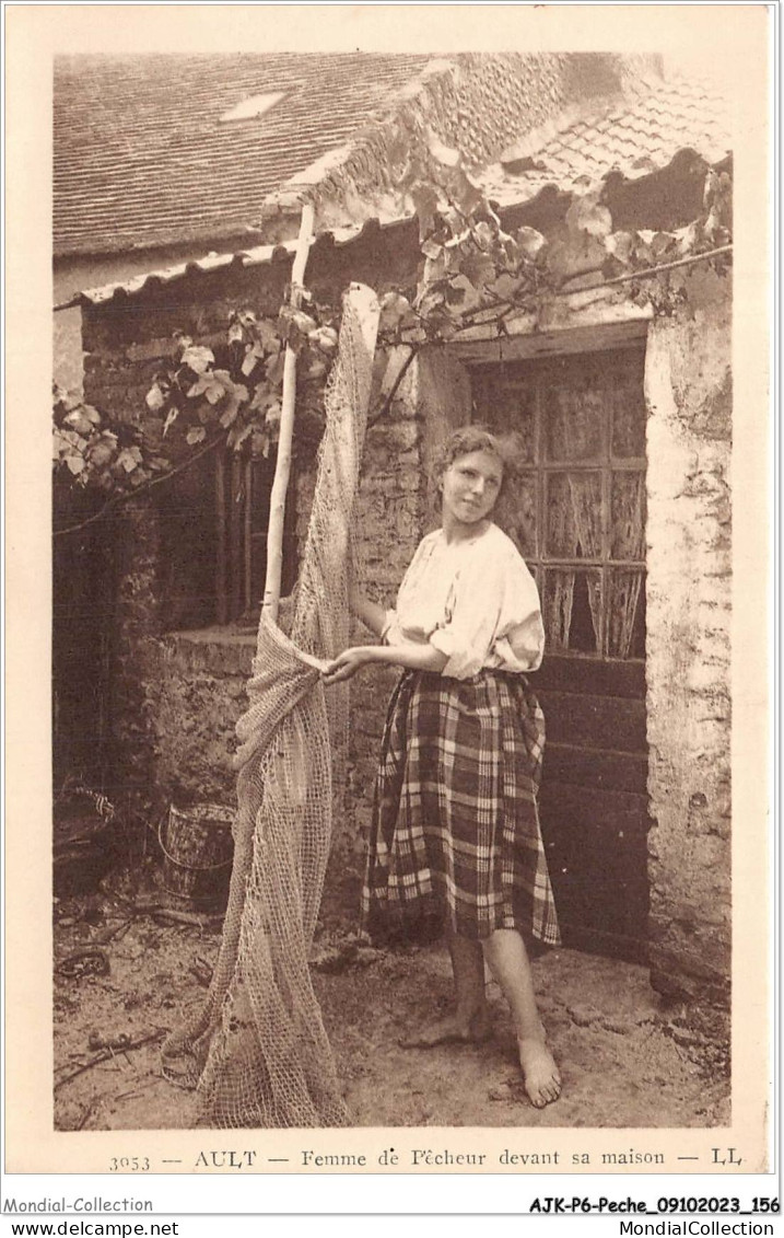 AJKP6-0613 - PECHE - AULT - FEMME DE PECHEUR DEVANT SA MAISON  - Fishing