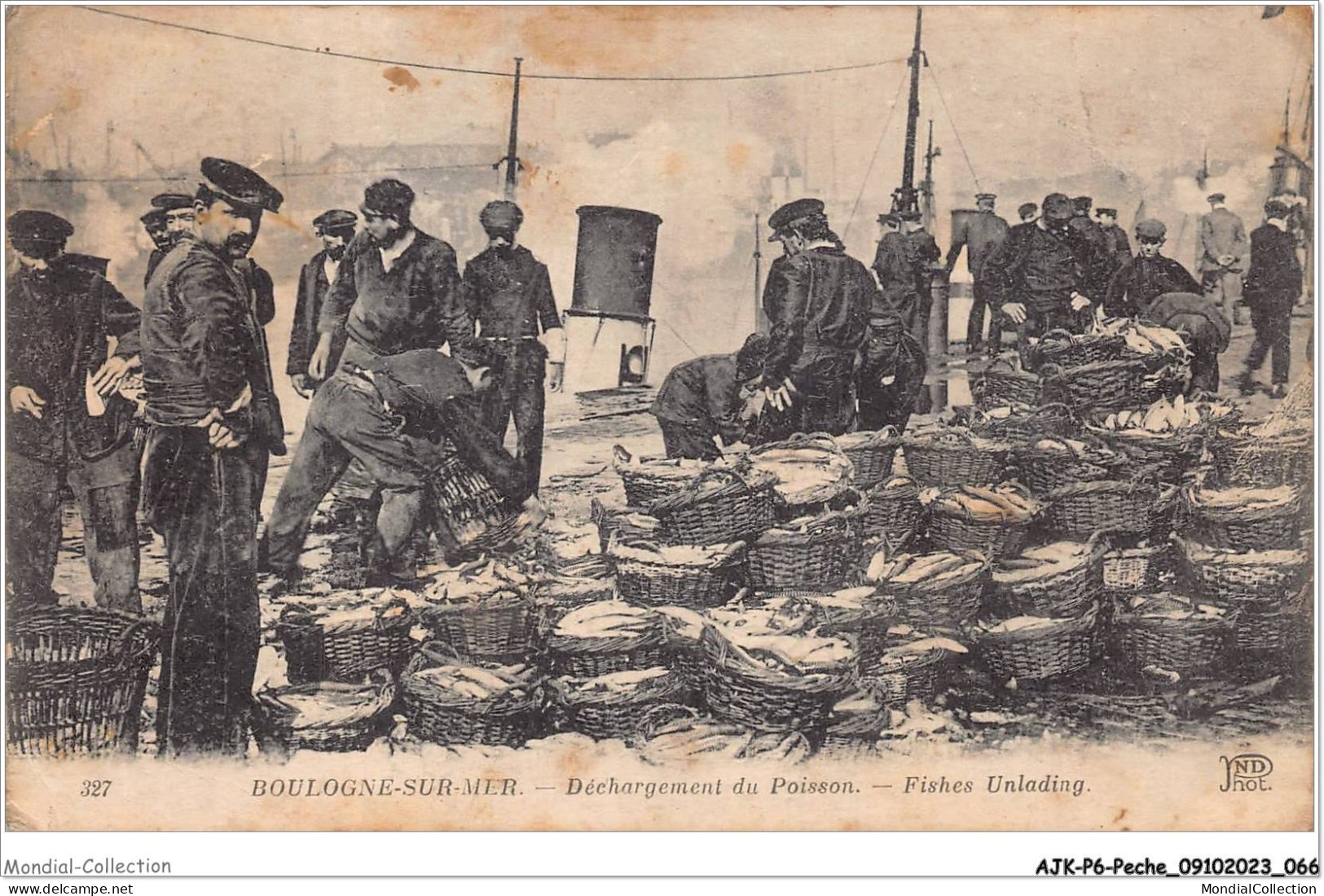 AJKP6-0568 - PECHE - BOULOGNE-SUR-MER - DECHARGEMENT DU POISSON  - Pêche