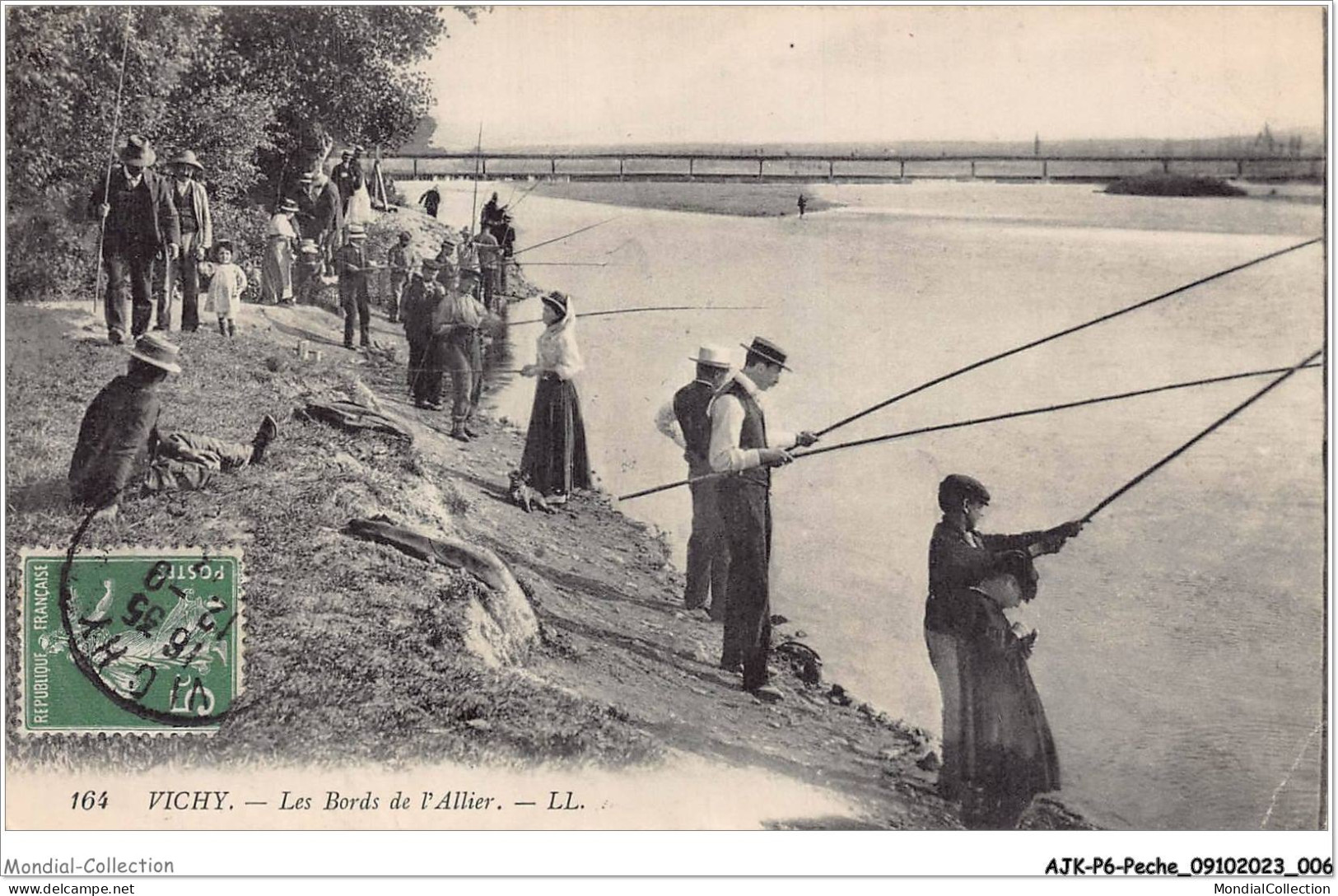 AJKP6-0538 - PECHE - VICHY - LES BORDS DE L'ALLIER  - Visvangst