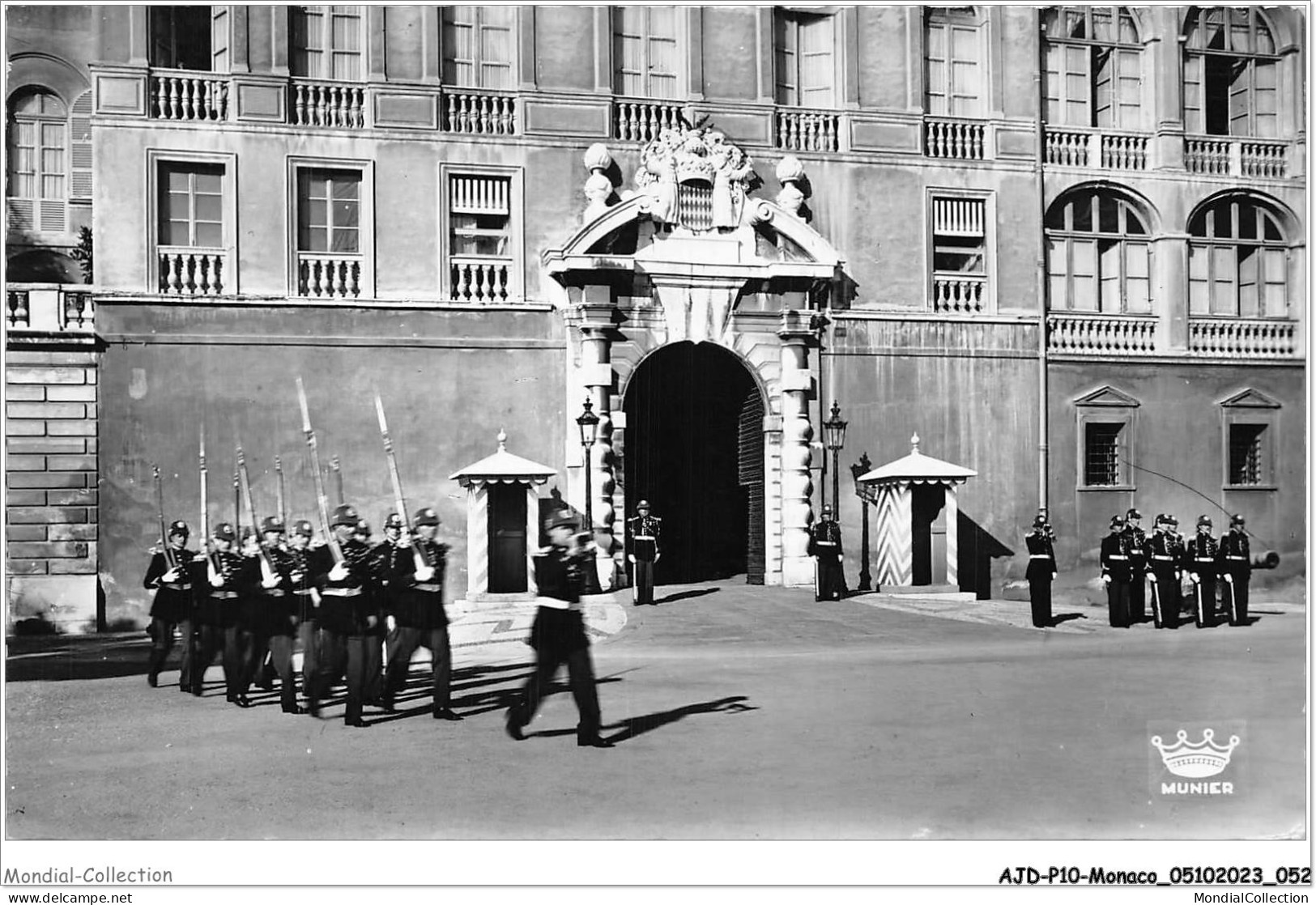 AJDP10-MONACO-1011 - MONACO - La Relève De La Garde Des Carabiniers De S-A-S Le Prince De Monaco  - Palais Princier