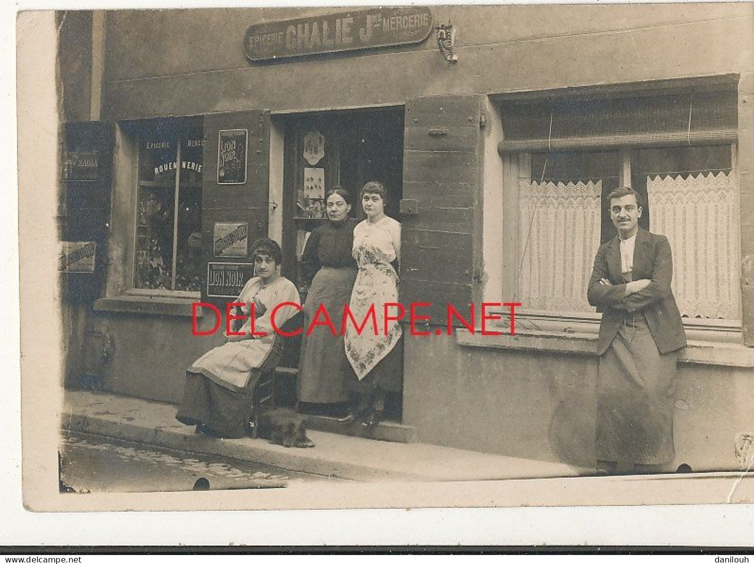 CARTE PHOTO /  EPICERIE MERCERIE CHALLIE J / DEVANTURE  ** - Winkels