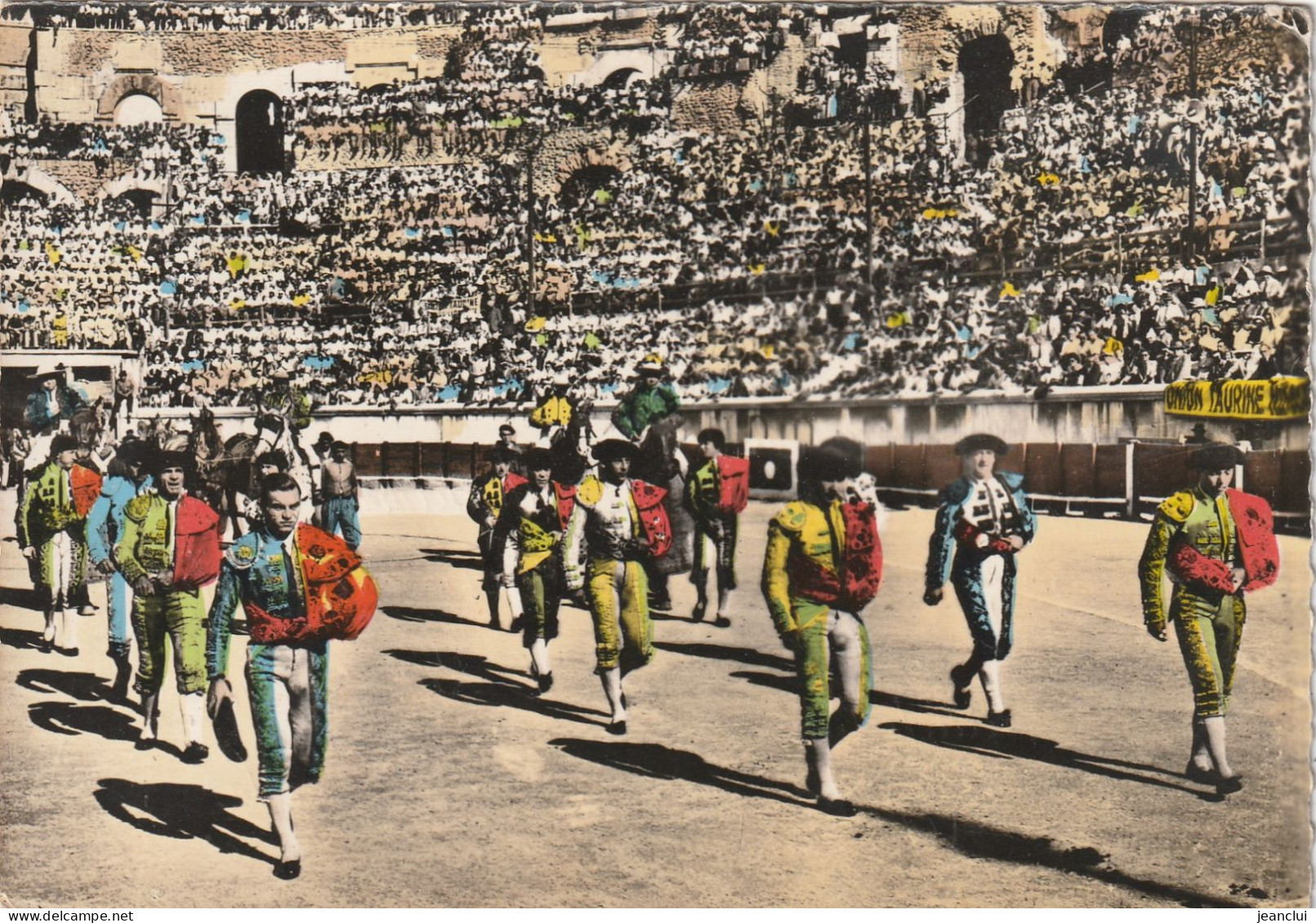 CORRIDA . EL PASSEO OU ENTREE DANS L'ARENE DES MATADORS , TOREADORS ET PICADORS . AFFR LE 20-7-1963 A NIMES. 2 SCANNES - Corridas