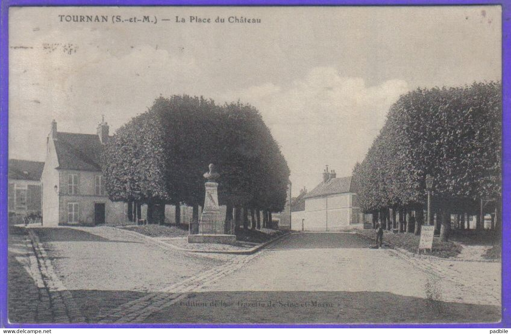 Carte Postale 77. Tournan  La Place Du Chateau   Très Beau Plan - Tournan En Brie