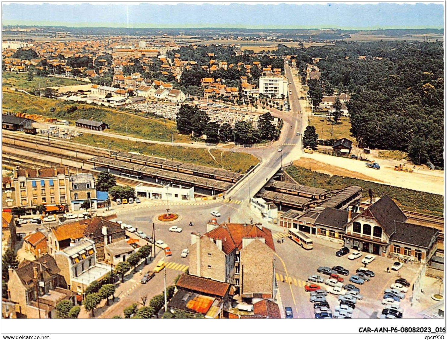 CAR-AANP6-77 CPSM-0467 - VAIRES-SUR-MARNE - Place De La Gare - 15x10cm - Vaires Sur Marne