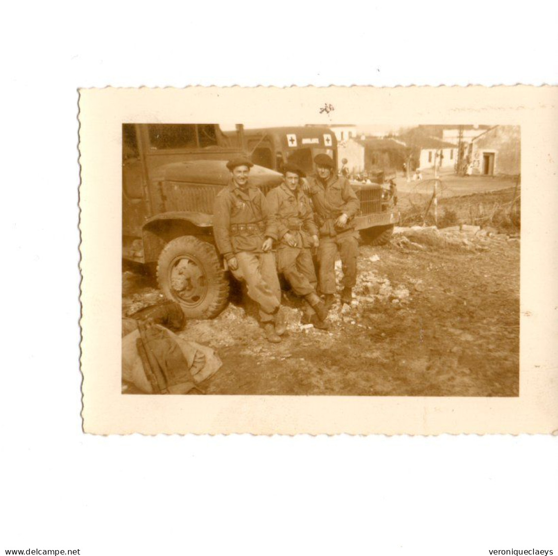 Photo Ancienne Militaires Bidasses Camions Transport De Troupe C1/9 - 1939-45