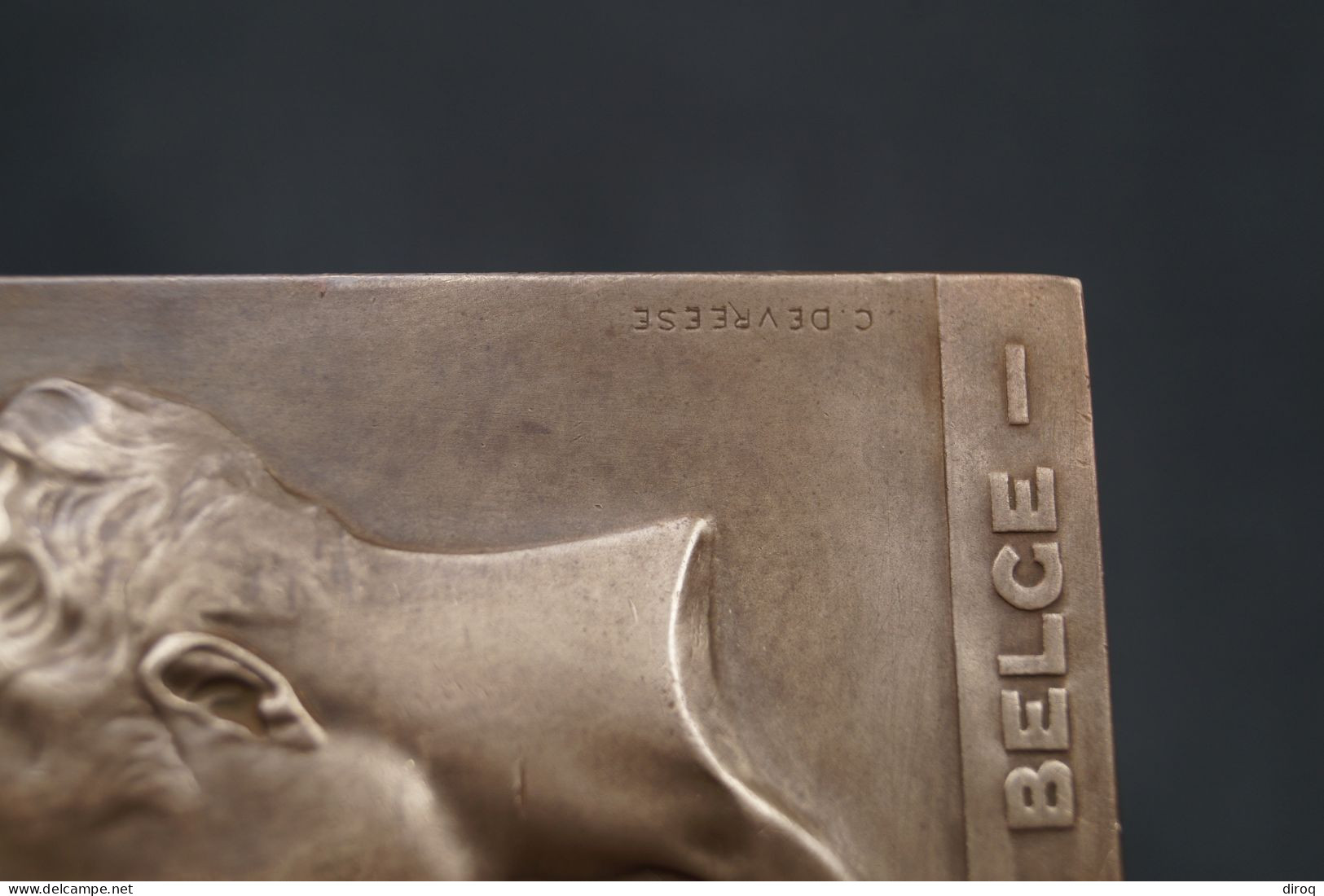 Superbe Ancienne Scupture Sur Bronze Signé C. Devreese,la Dynastie Belge,les Rois,+ - 75 Mm./70 Mm. - Bronces