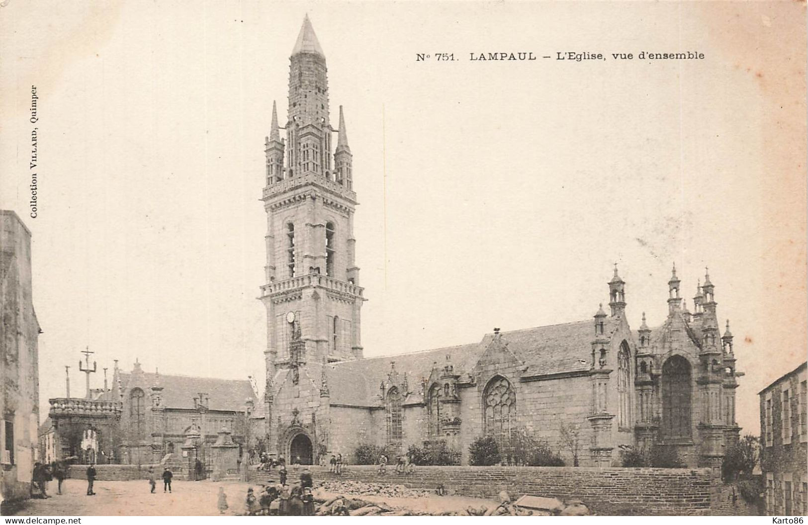 Lampaul * Place De L'église , Vue D'ensemble - Lampaul-Guimiliau