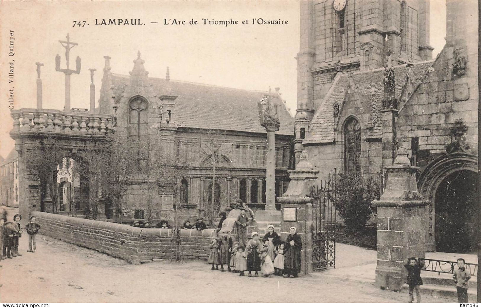 Lampaul * L'arc De Triomphe Et L'ossuaire * Villageois Coiffe - Lampaul-Guimiliau