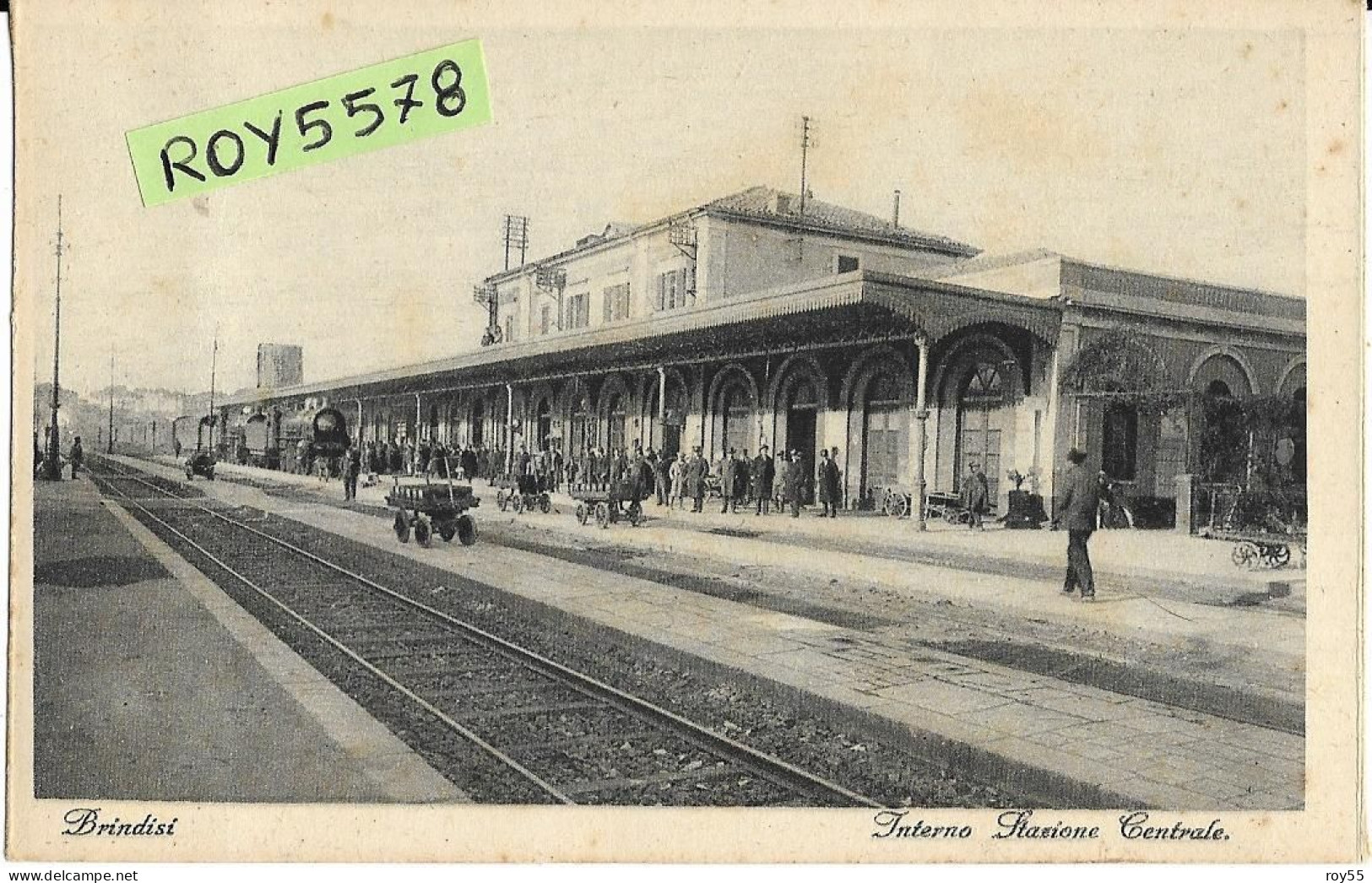 Puglia Brindisi Interno Stazione Ferroviaria Centrale  Animatissima Veduta Interno Stazione Treno A  Vapore Viaggiatori - Gares - Avec Trains