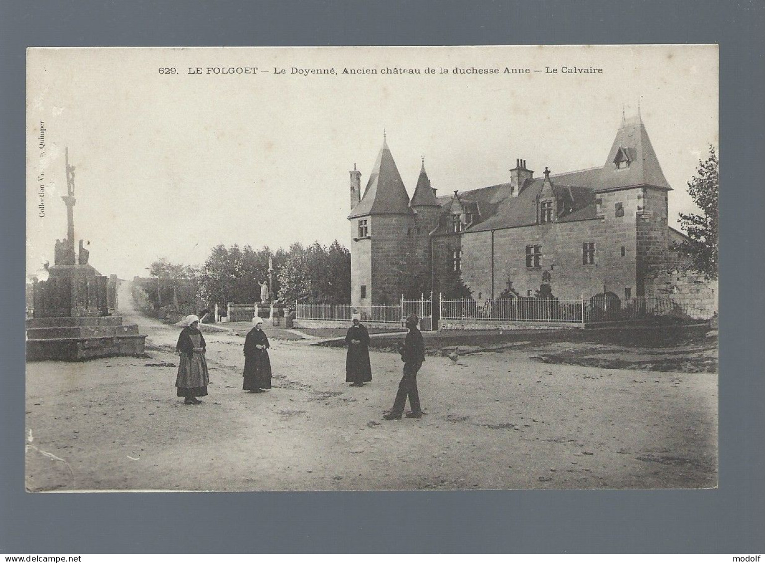 CPA - 29 - Le Folgoët - Le Doyenné, Ancien Château De La Duchesse Anne - Le Calvaire - Animée - Non Circulée - Le Folgoët