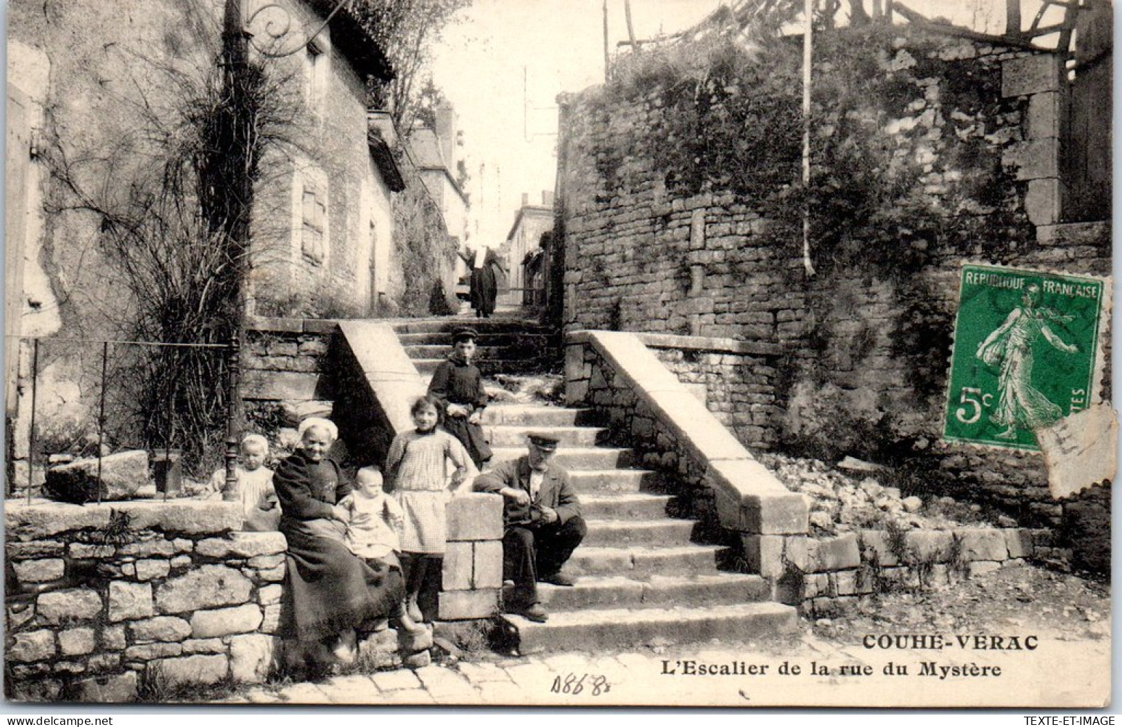 86 COUHE VERAC - L'escalier De La Rue Du Mystere. - Couhe