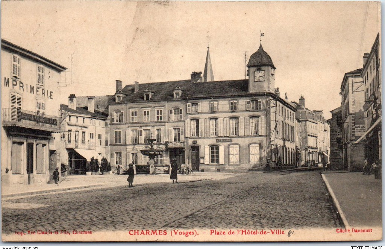 88 CHARMES - La Place De L'hotel De Ville.  - Charmes