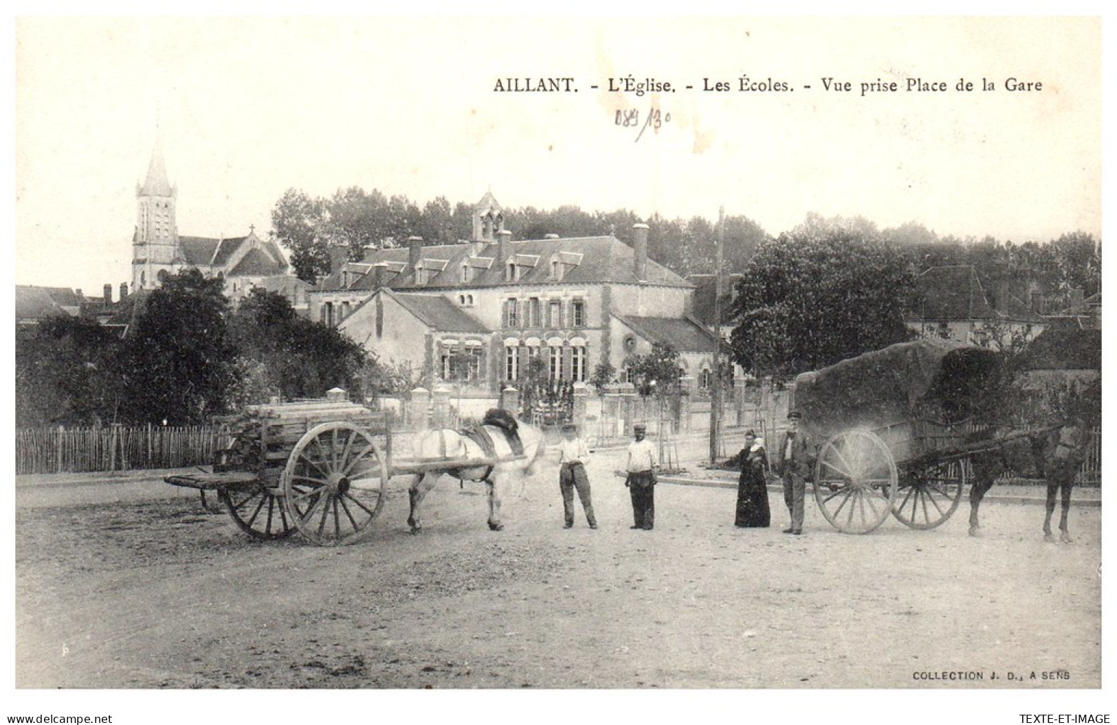 89 AILLANT - L'eglise, Les Ecoles, Vue Prise Place De La Gare - Aillant Sur Tholon