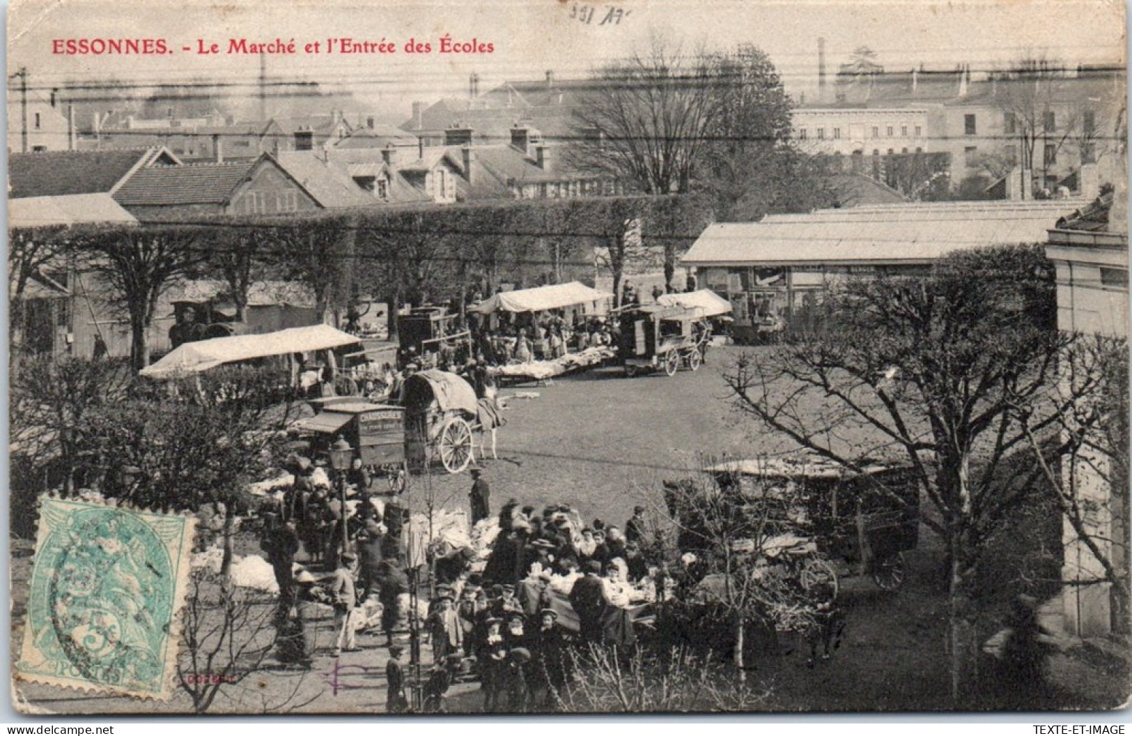 91 ESSONNES - Le Marche Et L'entree Des Ecoles. - Essonnes