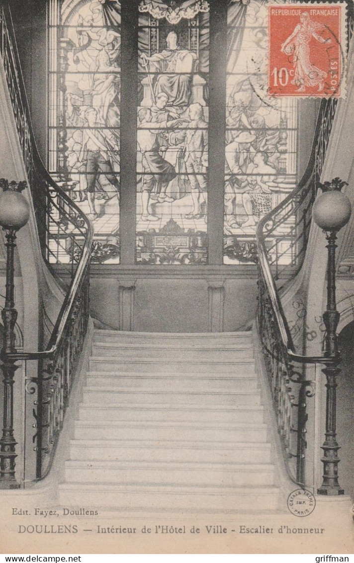 DOULLENS INTERIEUR DE L'HOTEL DE VILLE ESCALIER D'HONNEUR 1915 TBE - Doullens