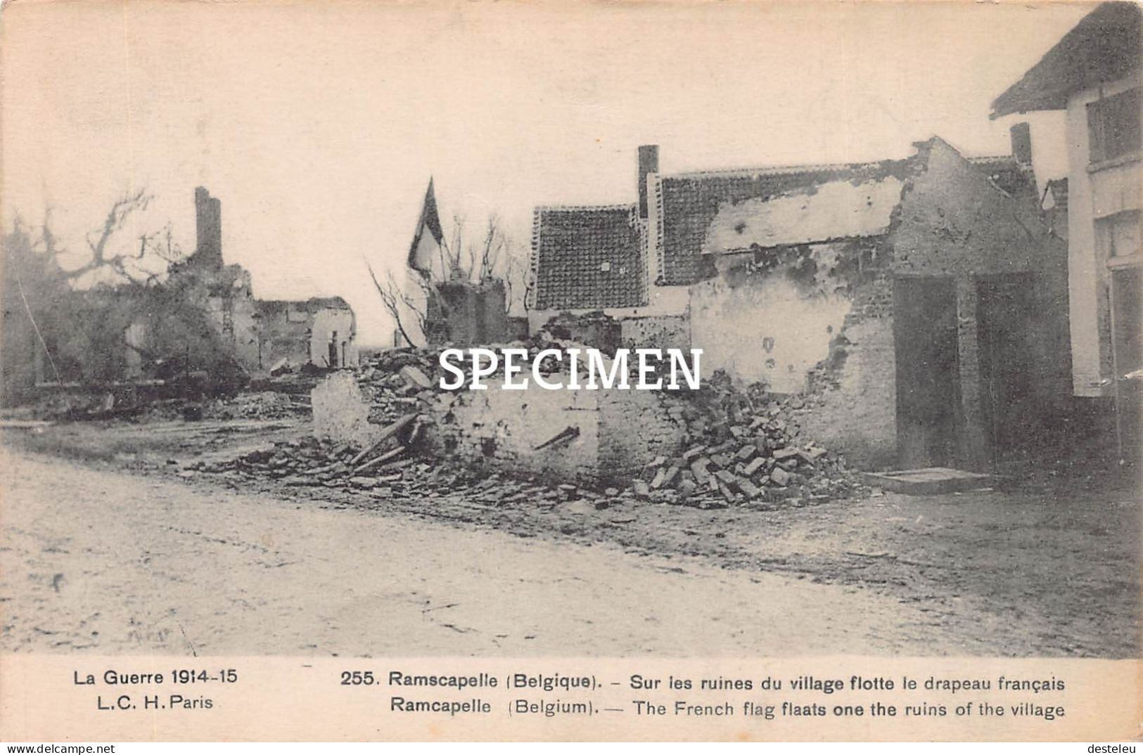 Sur Les Ruines Du Village Flotte Le Drapreau Français - Ramscapelle - Nieuwpoort