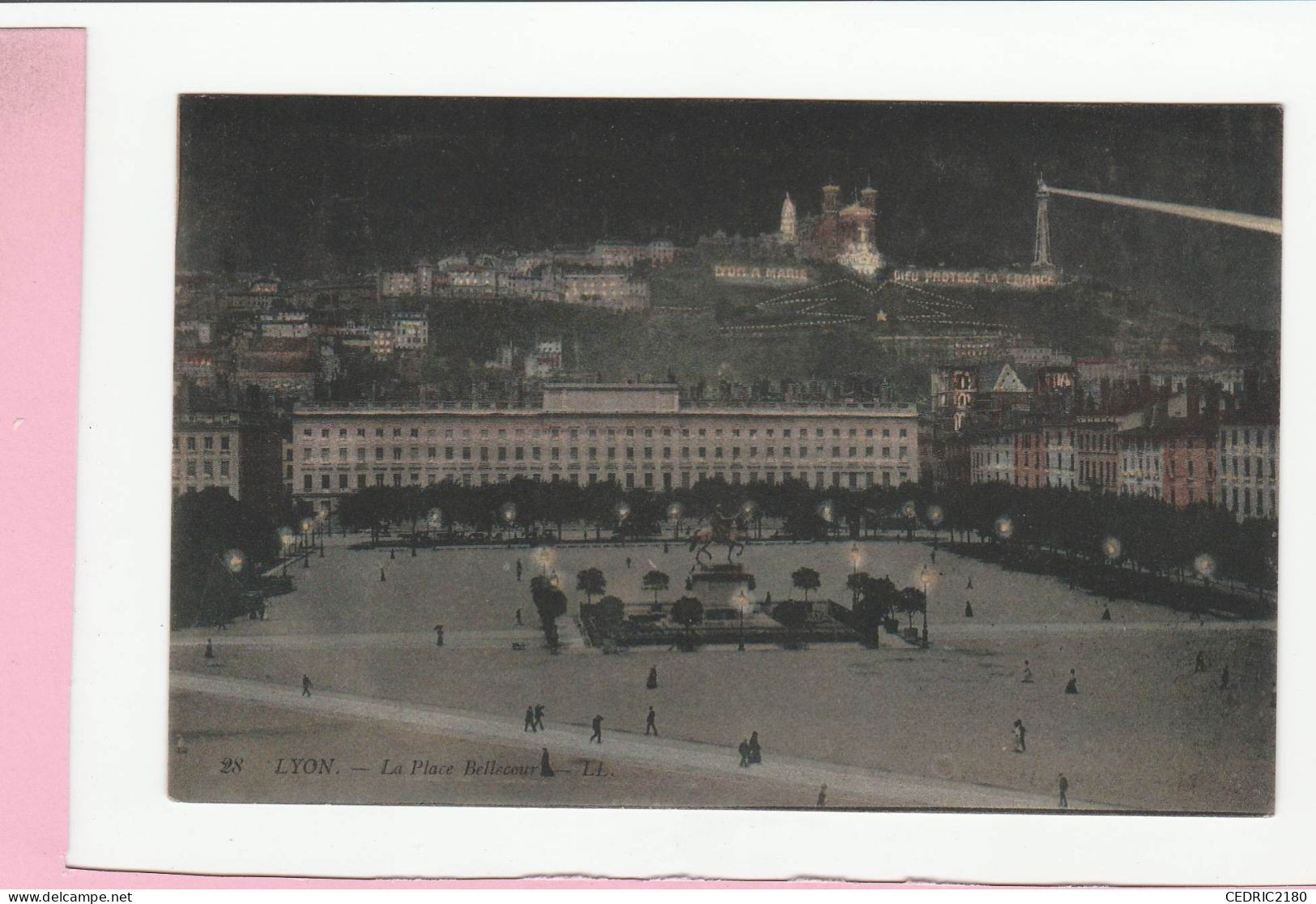 LYON LA PLACE BELLECOUR LA NUIT - Lyon 3