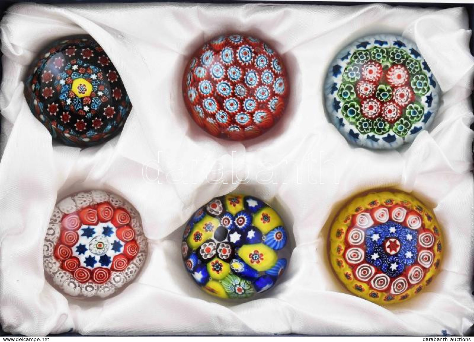 Murano Venini 1939 6 Darab Millefiori Technikával Készült Levélnehezék, Eredeti Sérült Dobozában. Az Egyes Darabok Egyen - Glass & Crystal