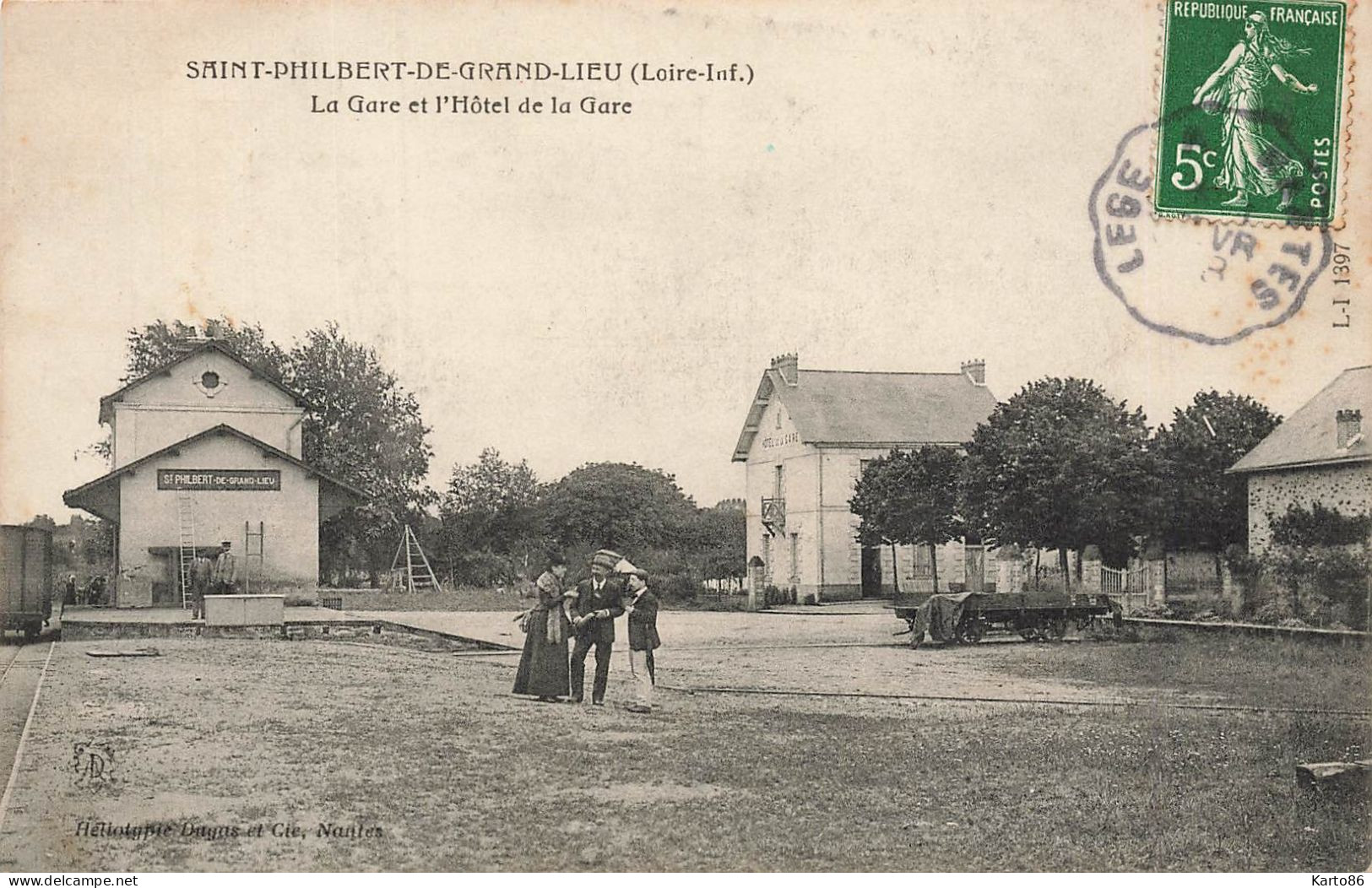 St Philbert De Grand Lieu * La Gare Et L'hôtel De La Gare * Ligne Chemin De Fer - Saint-Philbert-de-Grand-Lieu