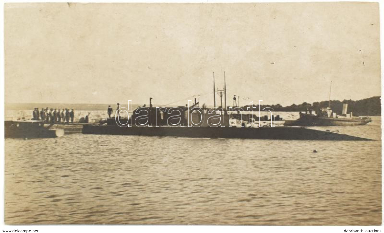 Az Osztrák-magyar Hadi Tengerészet S.M. U-I. Tengeralattjárója 9x5,5 Cm / S.M. U-I Docked In Pola. The Crew Is Lined Up  - Andere & Zonder Classificatie